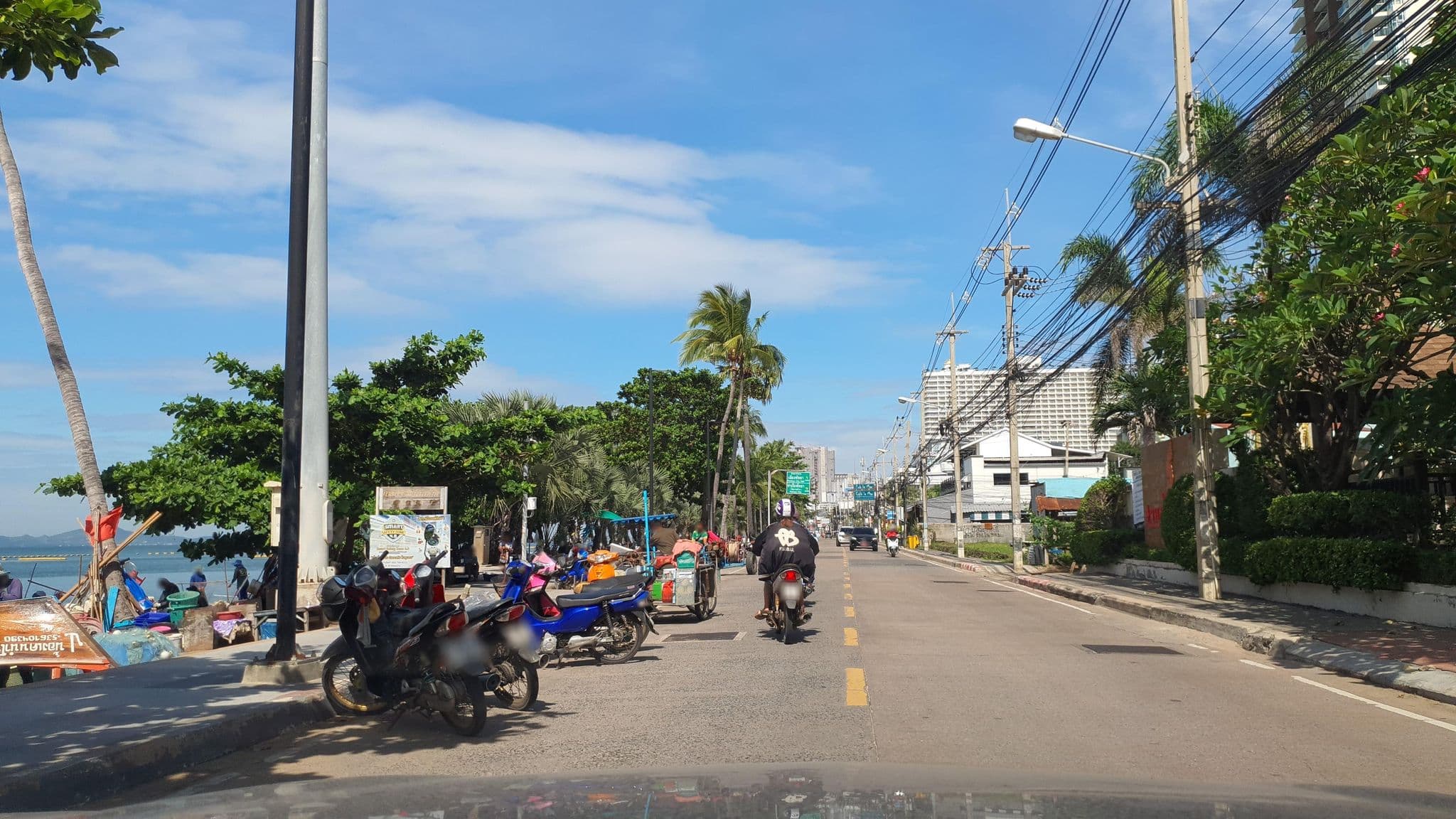 Street view near Royal Thai Pavilion, Pattaya
