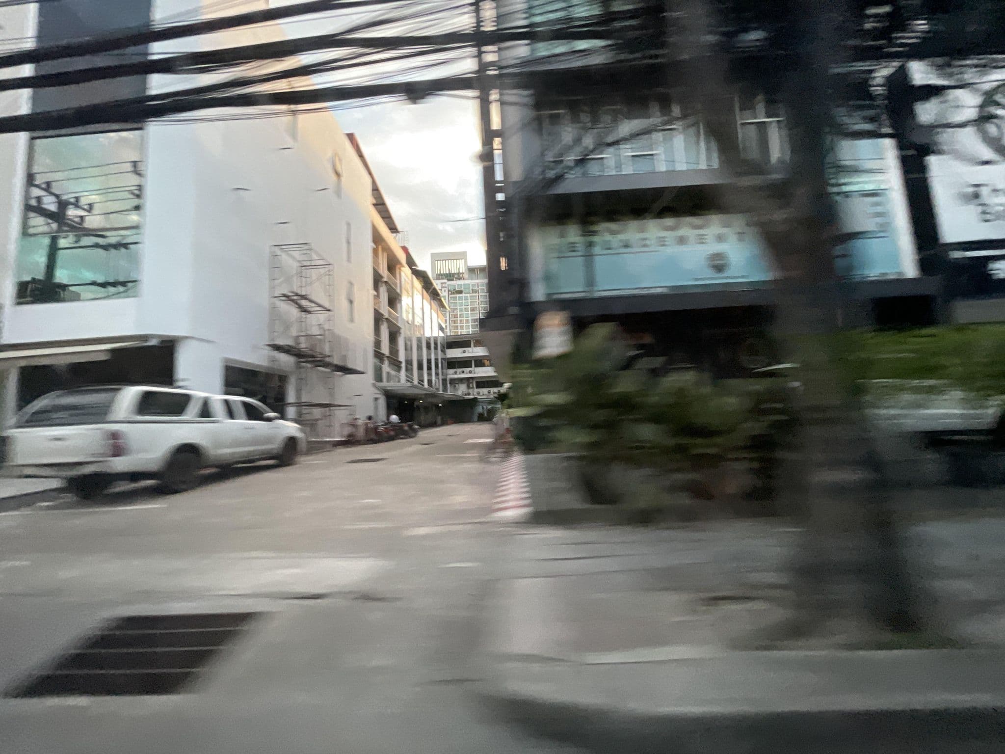 Street view near Mahajak Residence, Watthana