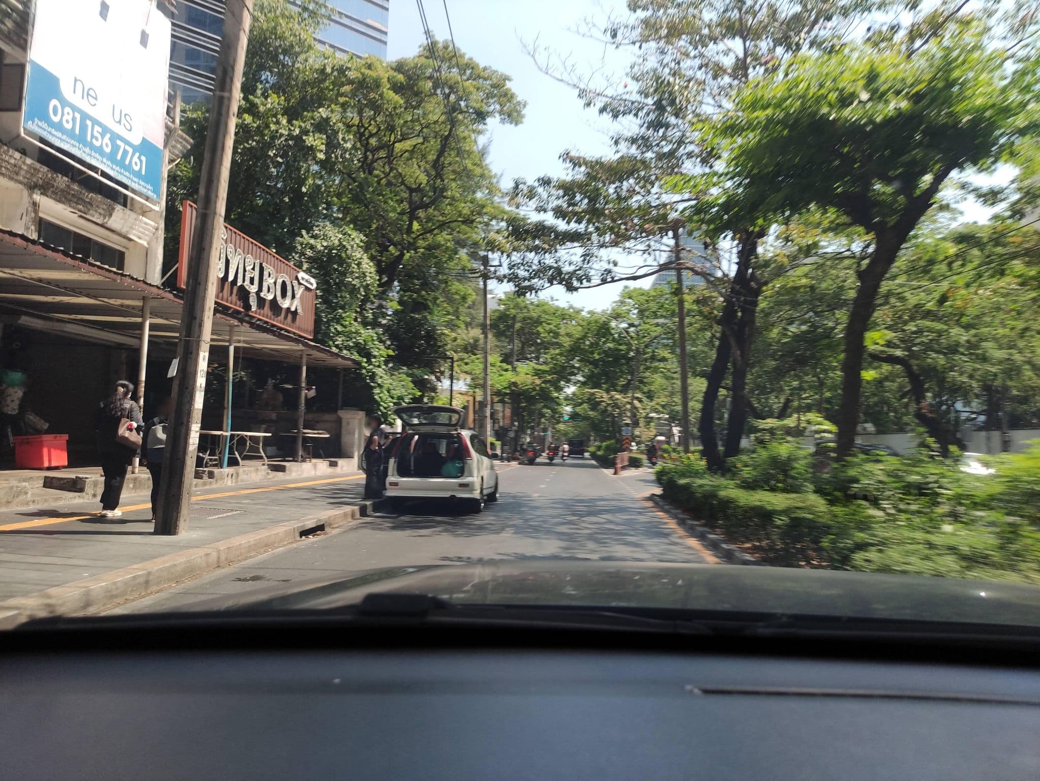 Street view near Oriental Residence, Makkasan