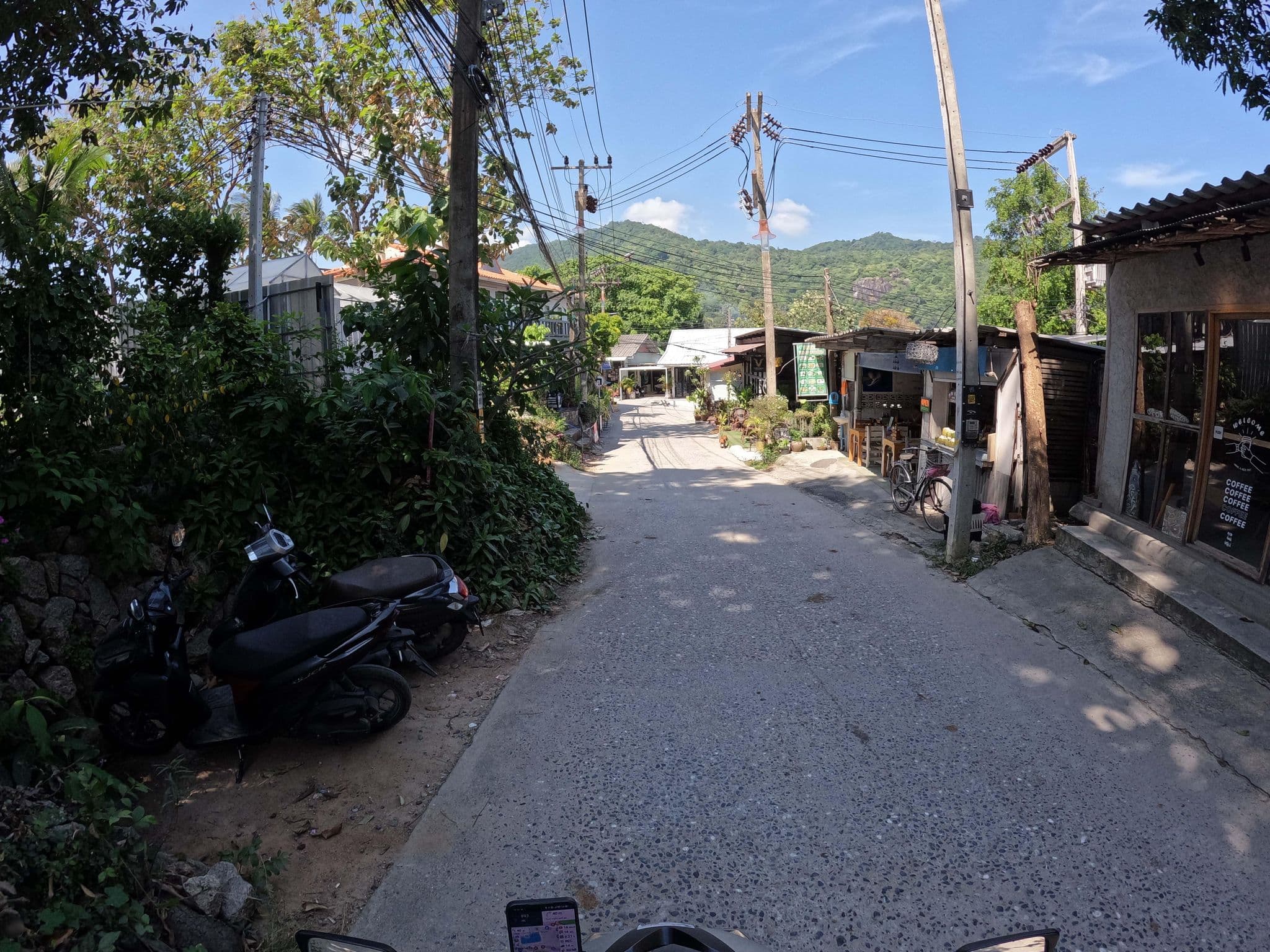 Street view near The Zoo Bar and Hostel, Ko Pha Ngan