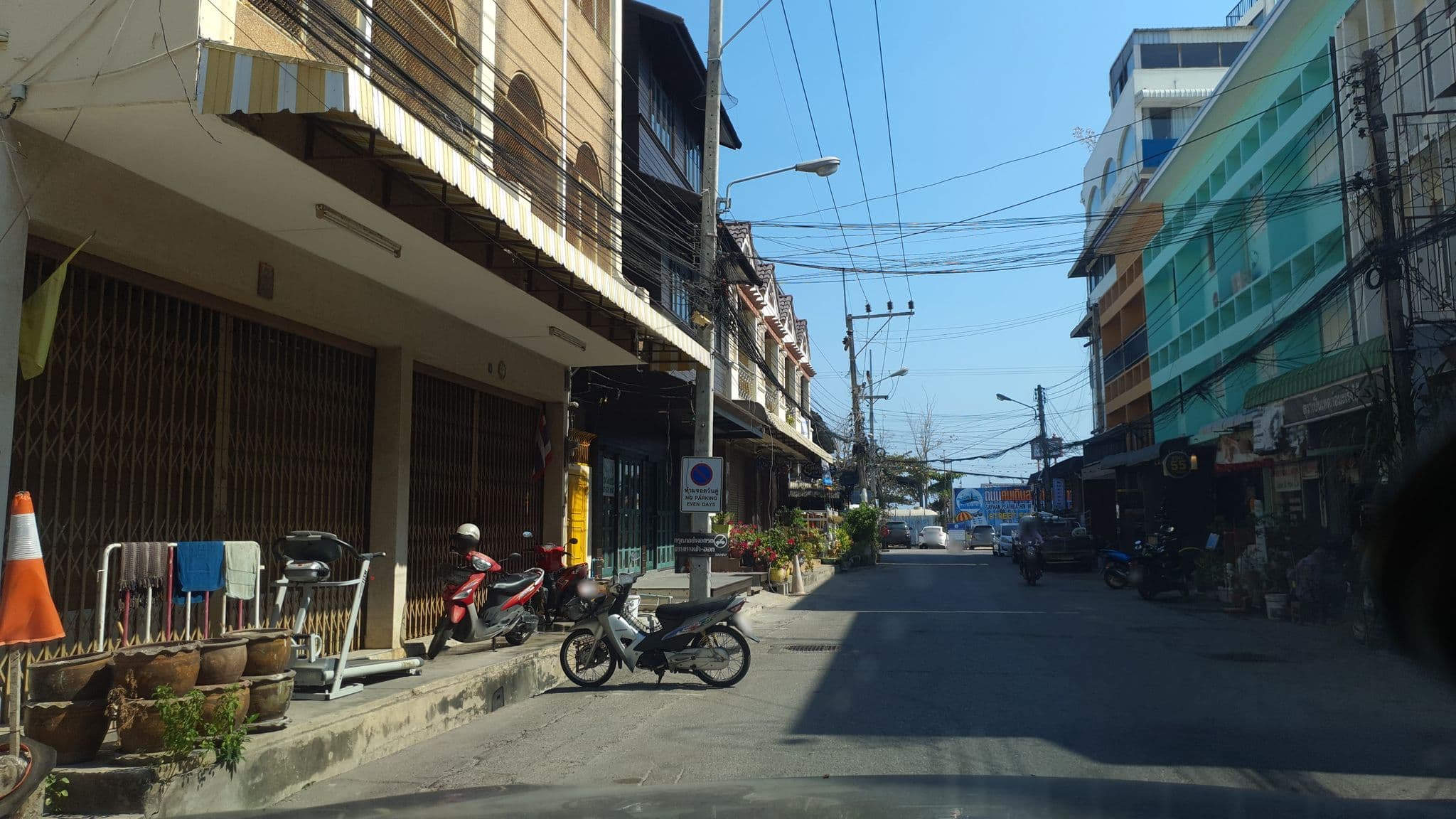 Street view near Skipper's Inn, Hua Hin