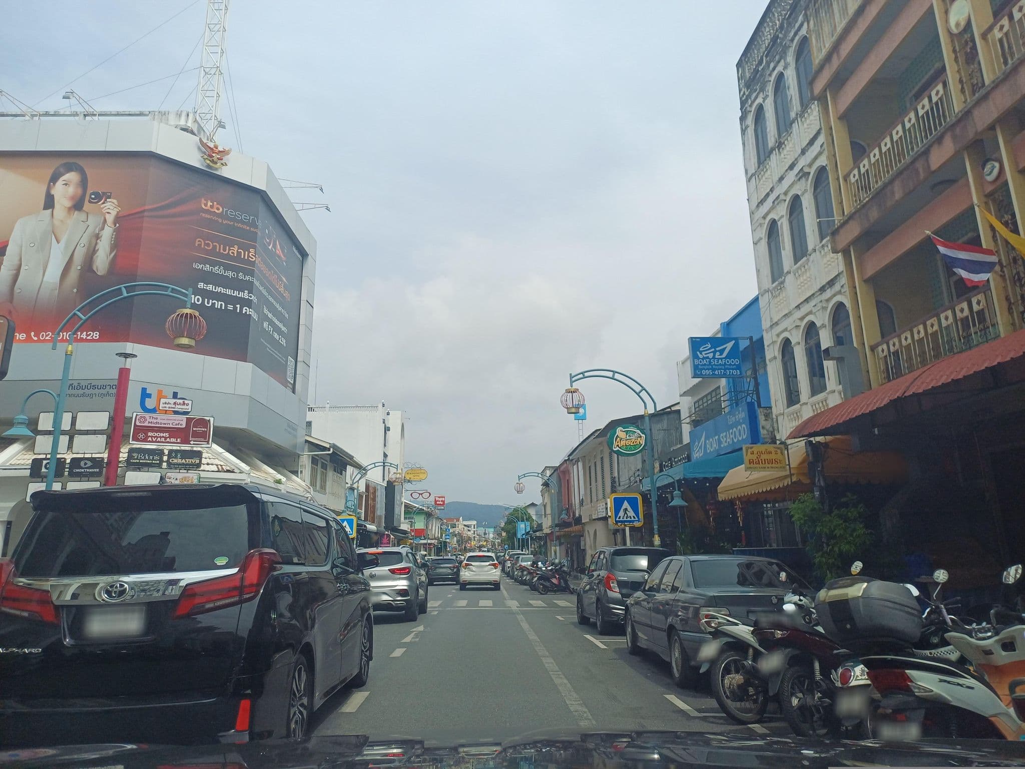 Street view near Hugger Hostel, Ban Talat Nua — © EakMor (CC BY-SA · Mapillary)