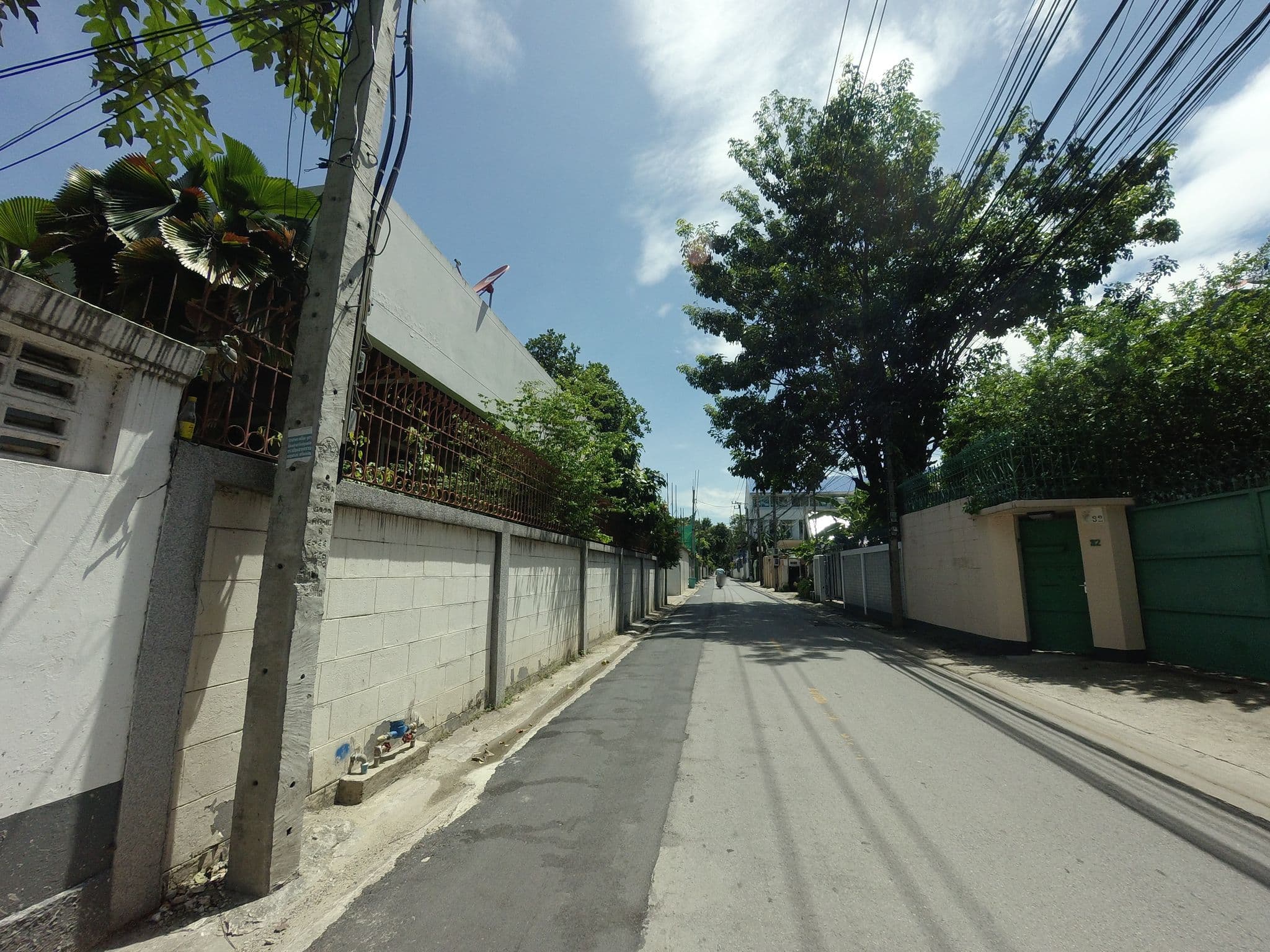 Street view near Haven 35, Ratchathewi — © mishari (CC BY-SA · Mapillary)