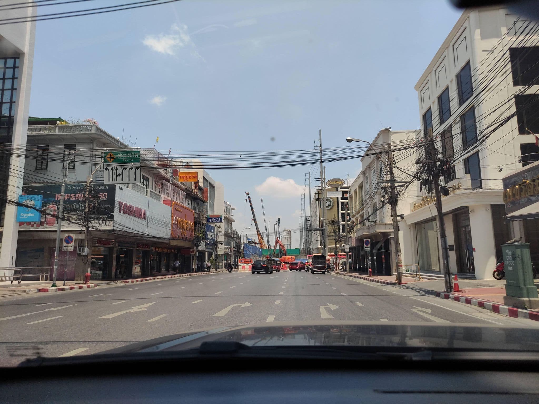 Street view near Grande Ville Hotel, Samphantawong — © kasetitkml_pipitchai (CC BY-SA · Mapillary)