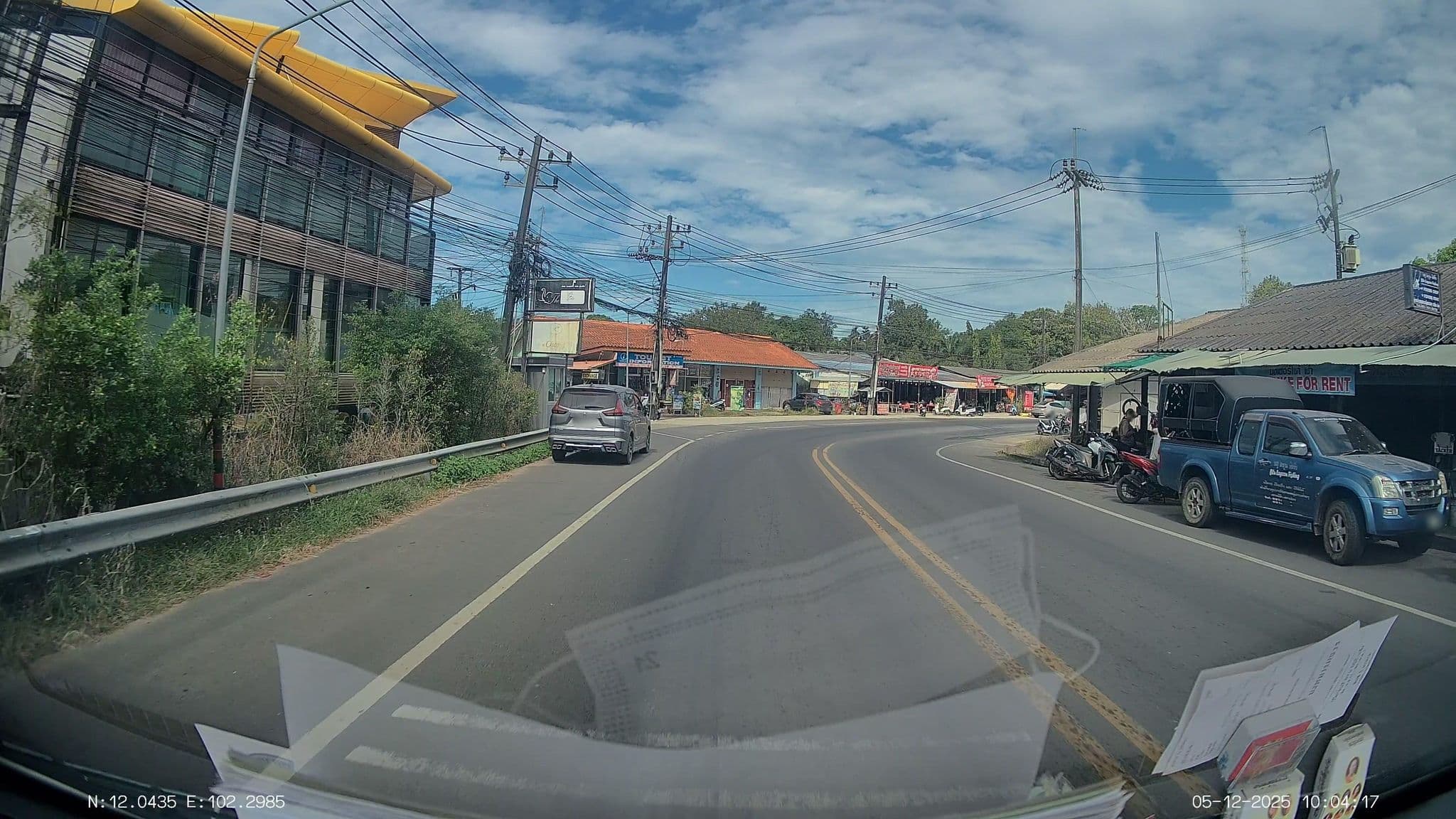 Street view near Iyara Boty, Ko Chang