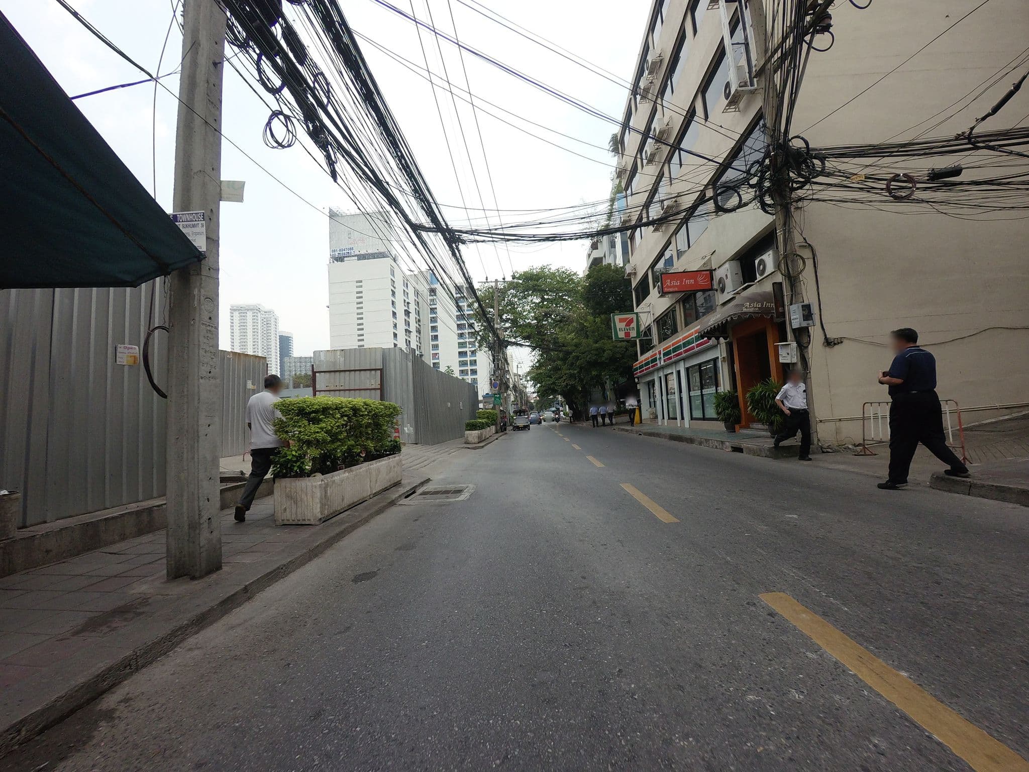 Street view near Asia Inn, Makkasan