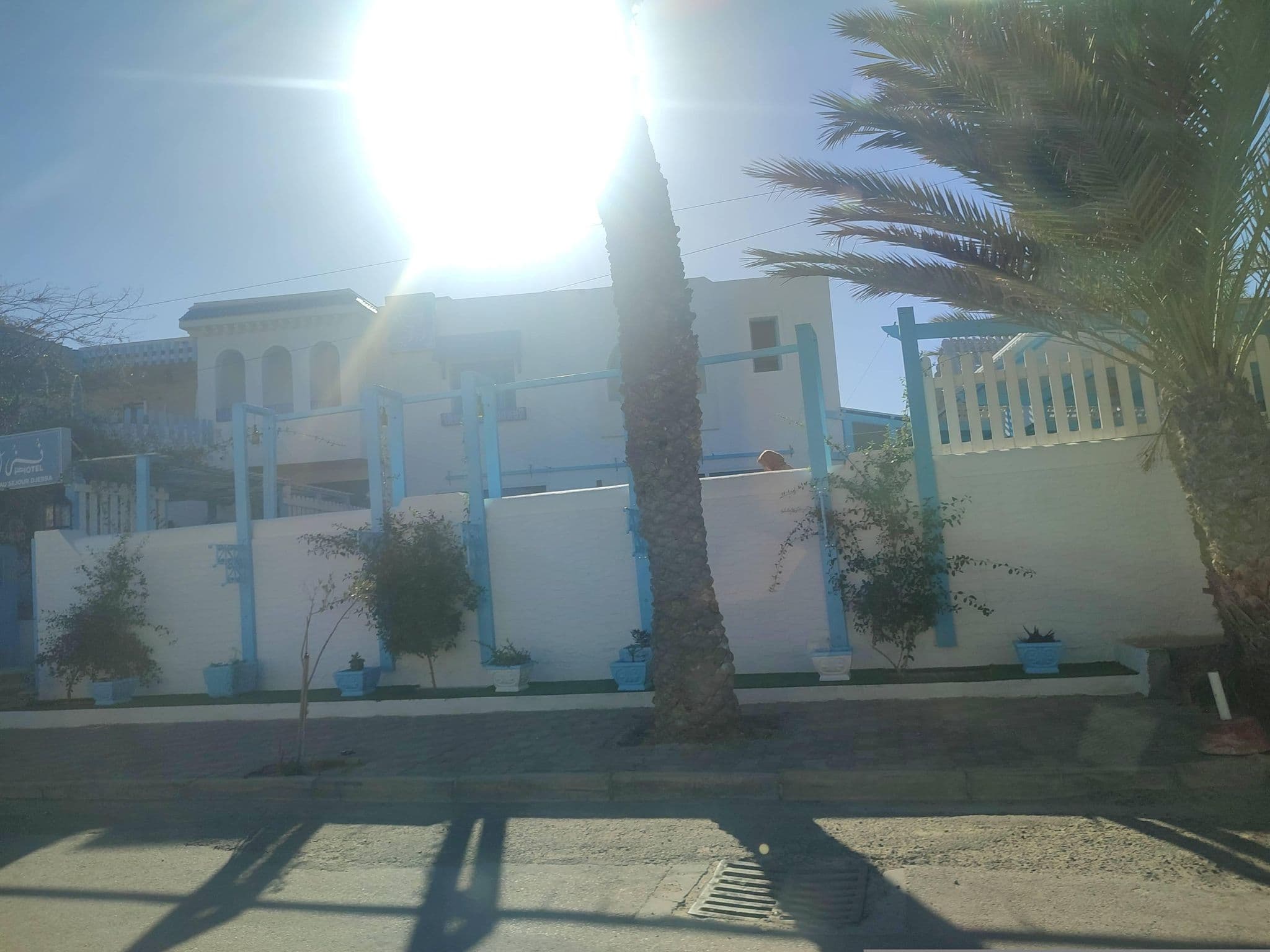 Street view near Le Beau Séjour, El Mgarsa — © YahmadiMed (CC BY-SA · Mapillary)