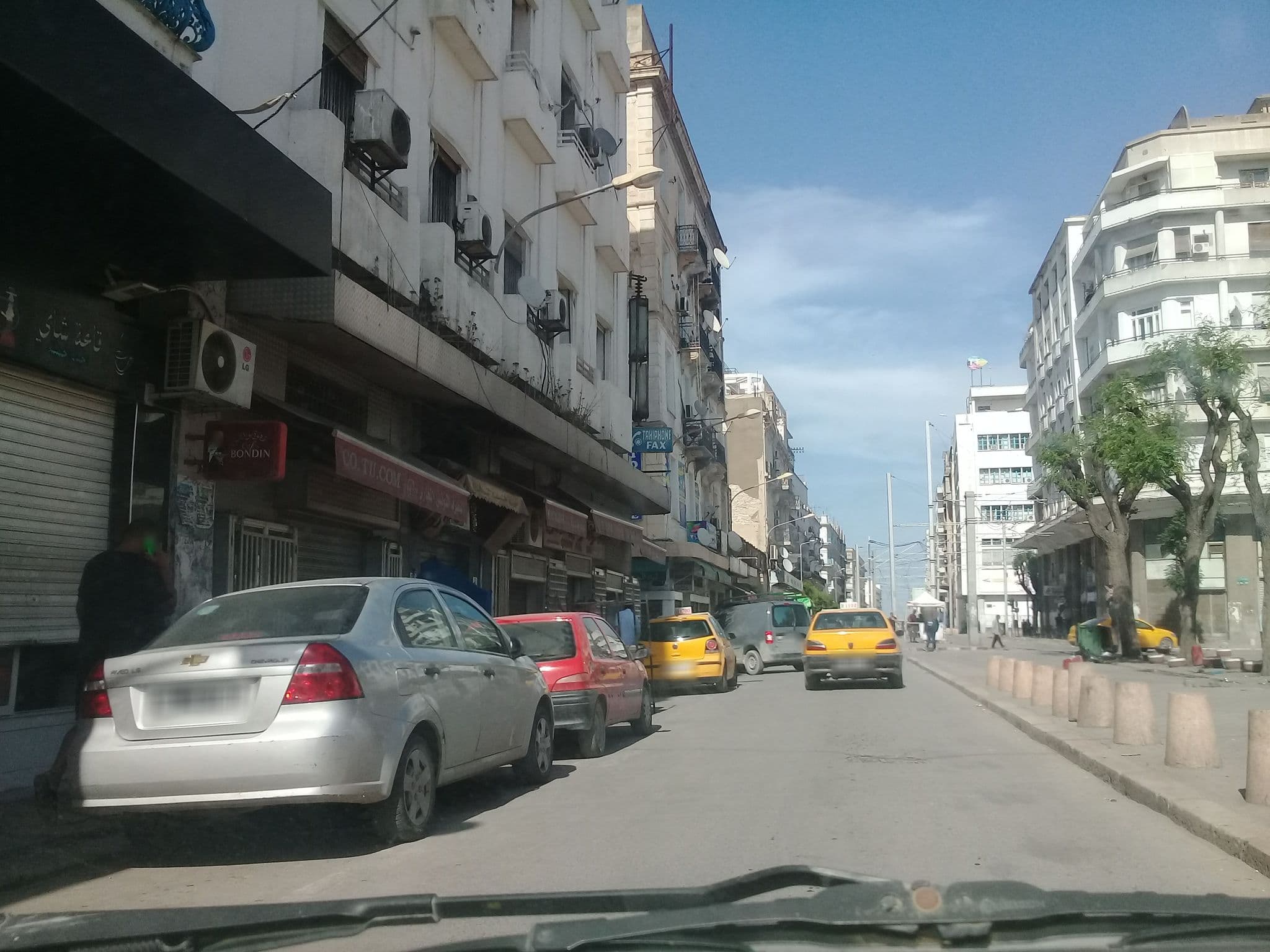 Street view near Grand hôtel Victoria, Tunis — © graphicom (CC BY-SA · Mapillary)