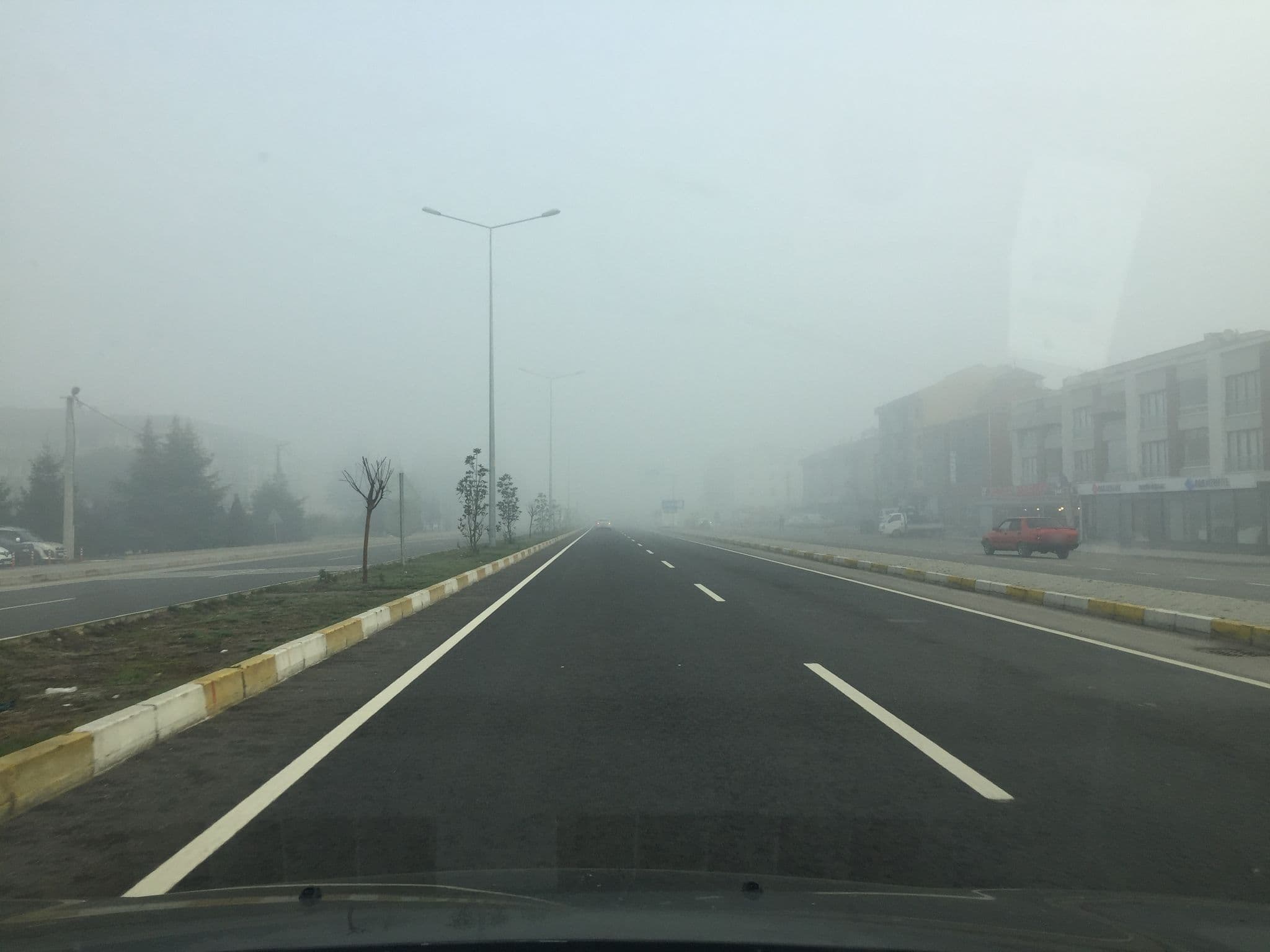 Street view near Gösterişli Hotel, Düzce — © sessiznotalar (CC BY-SA · Mapillary)