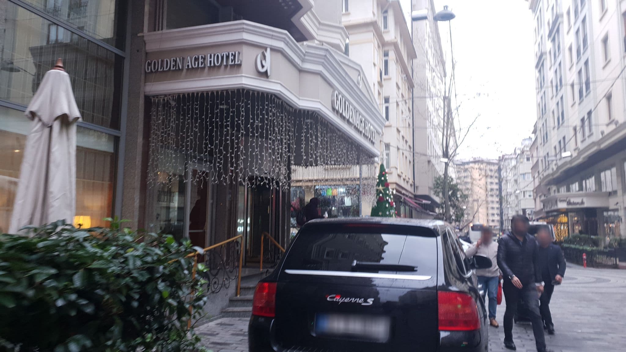 Street view near Peak Star Hotel, Şişli — © nkirkowa (CC BY-SA · Mapillary)