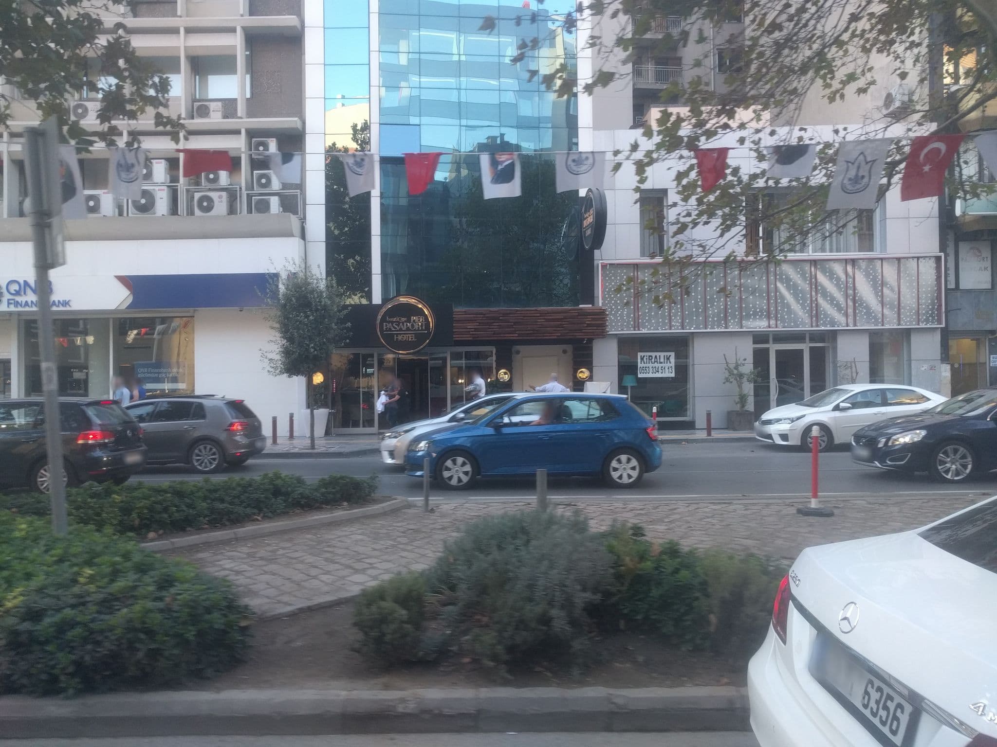 Street view near Pier Pasaport Hotel, İzmir — © ubenzer (CC BY-SA · Mapillary)