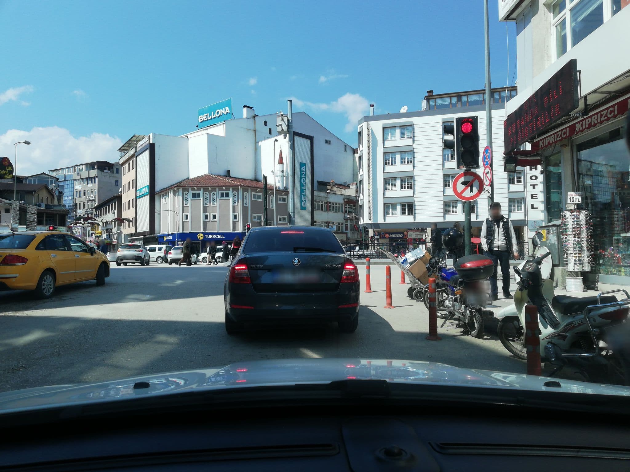 Street view near Hisar Otel, Kastamonu — © sefaonur (CC BY-SA · Mapillary)