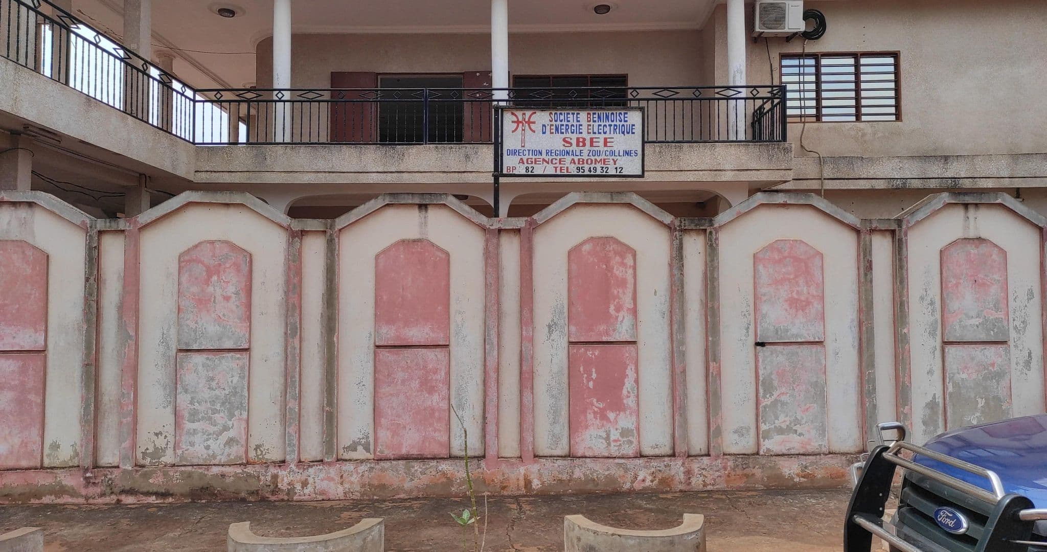 Street view near Allotodekin residense Mivede, Abomey — © Olouleloup (CC BY-SA · Mapillary)