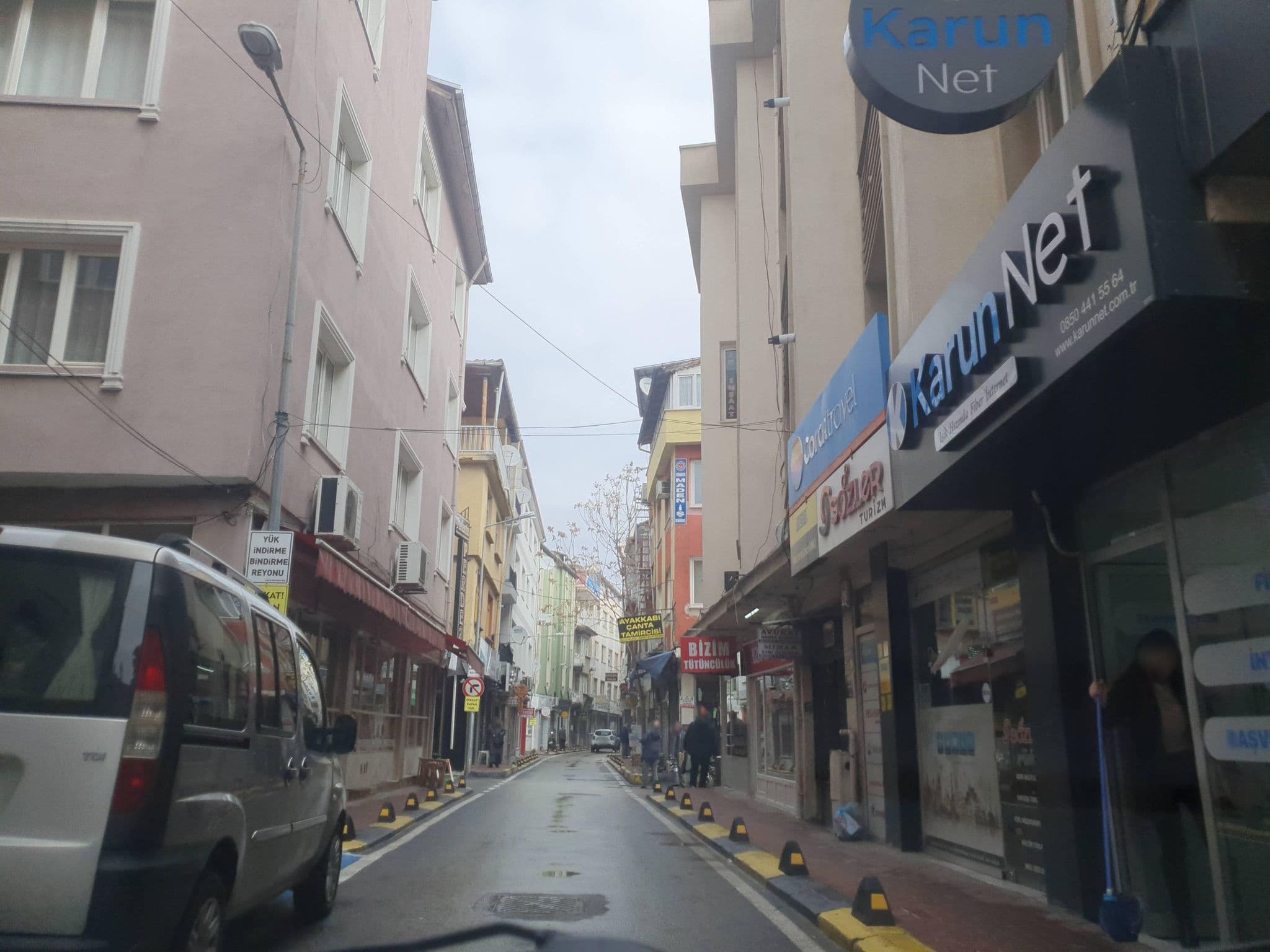 Street view near Otel Şahlan 1, Uşak — © VoSToK (CC BY-SA · Mapillary)
