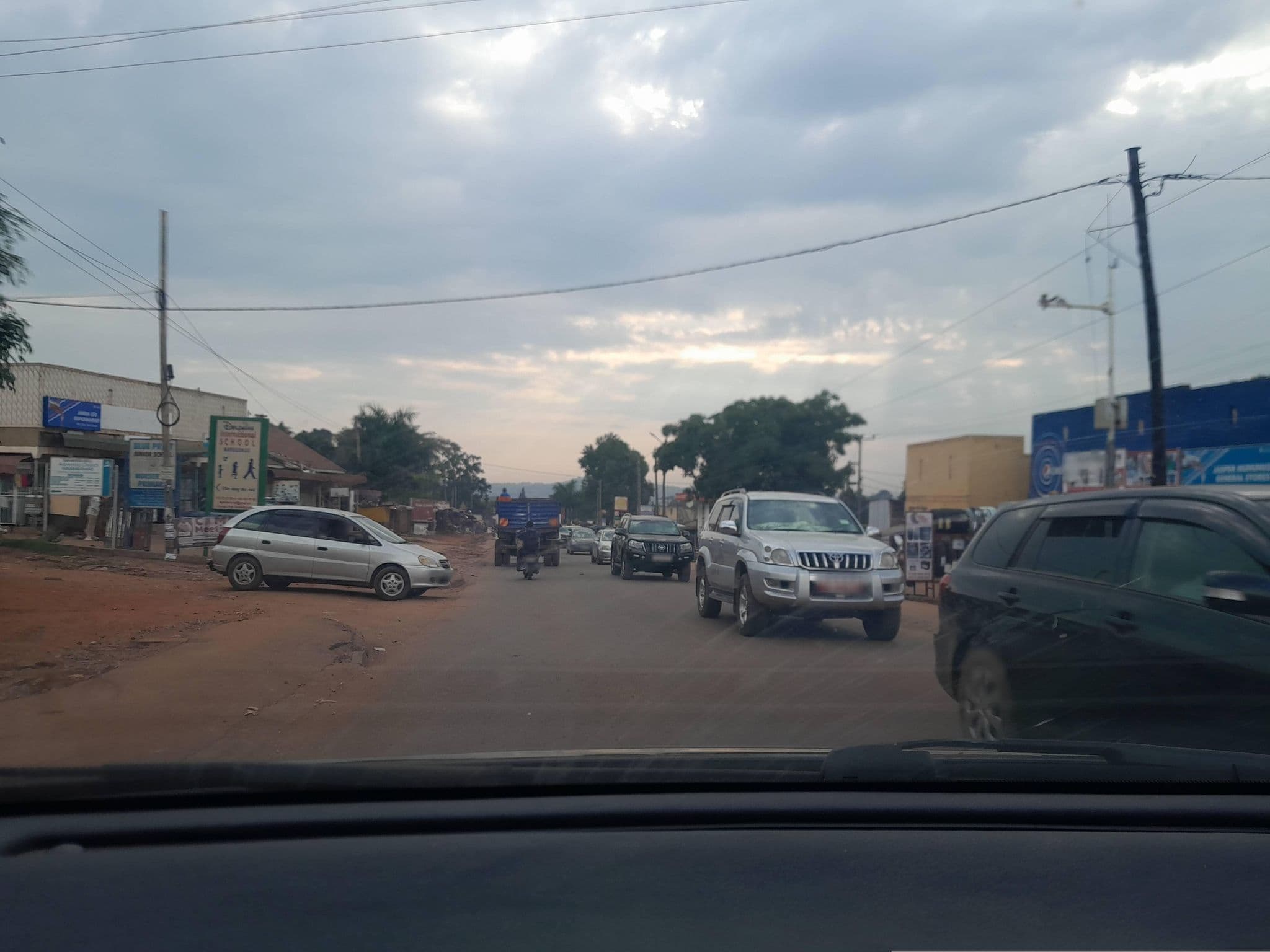 Street view near Temm's Hotel, Kira — © bagonzars (CC BY-SA · Mapillary)