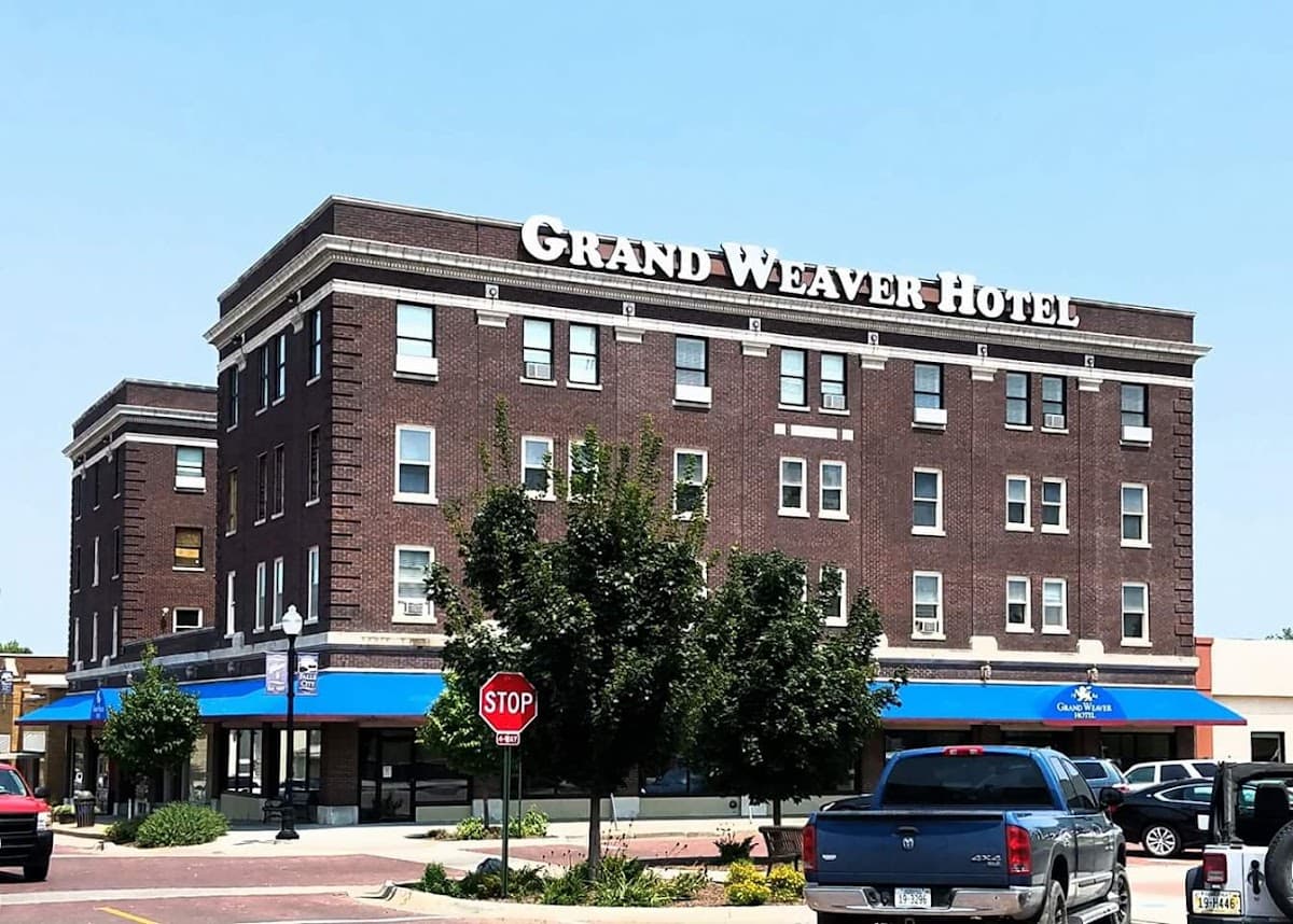 Grand Weaver Hotel, Hotel in Falls City