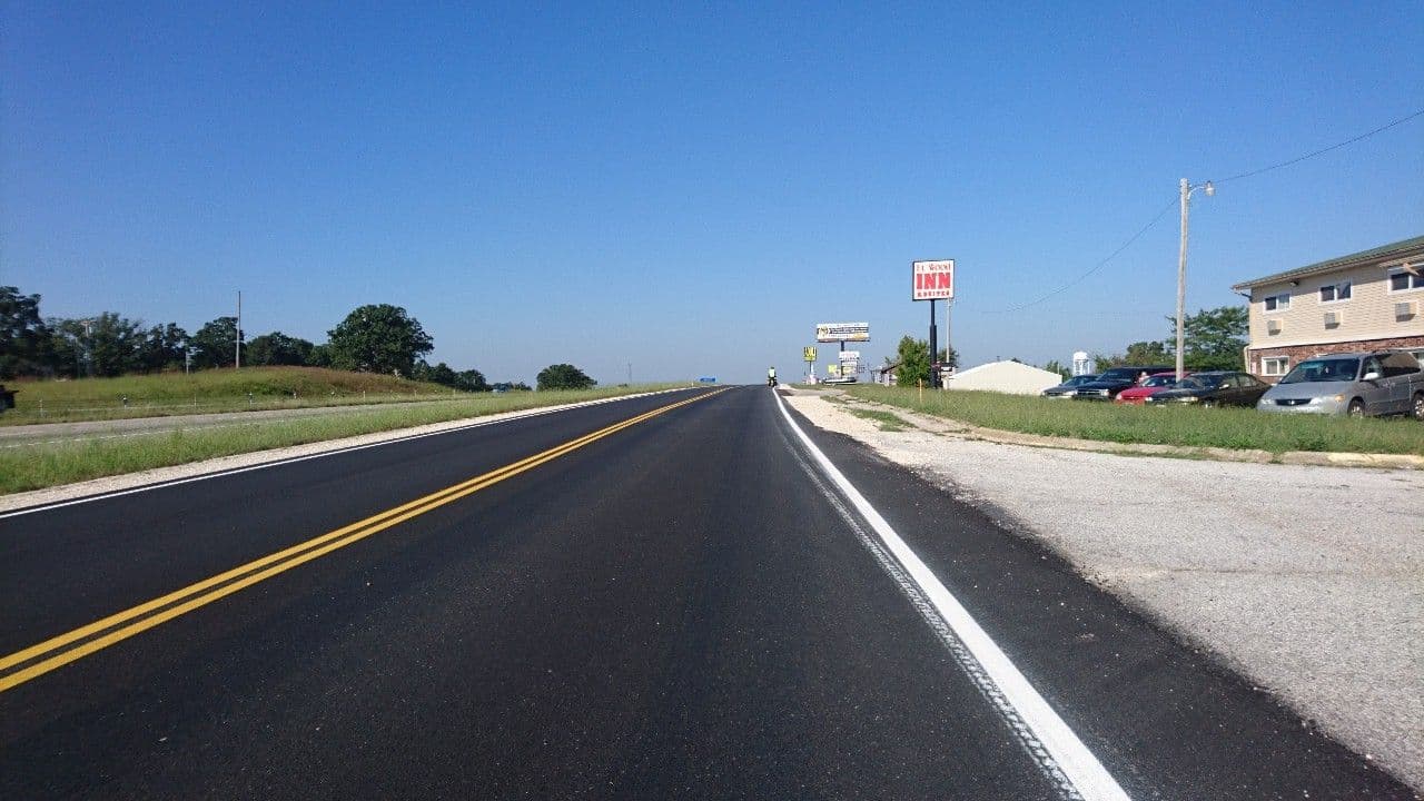 Street view near Fort Wood Inn & Suites, Saint Robert — © voschix (CC BY-SA · Mapillary)