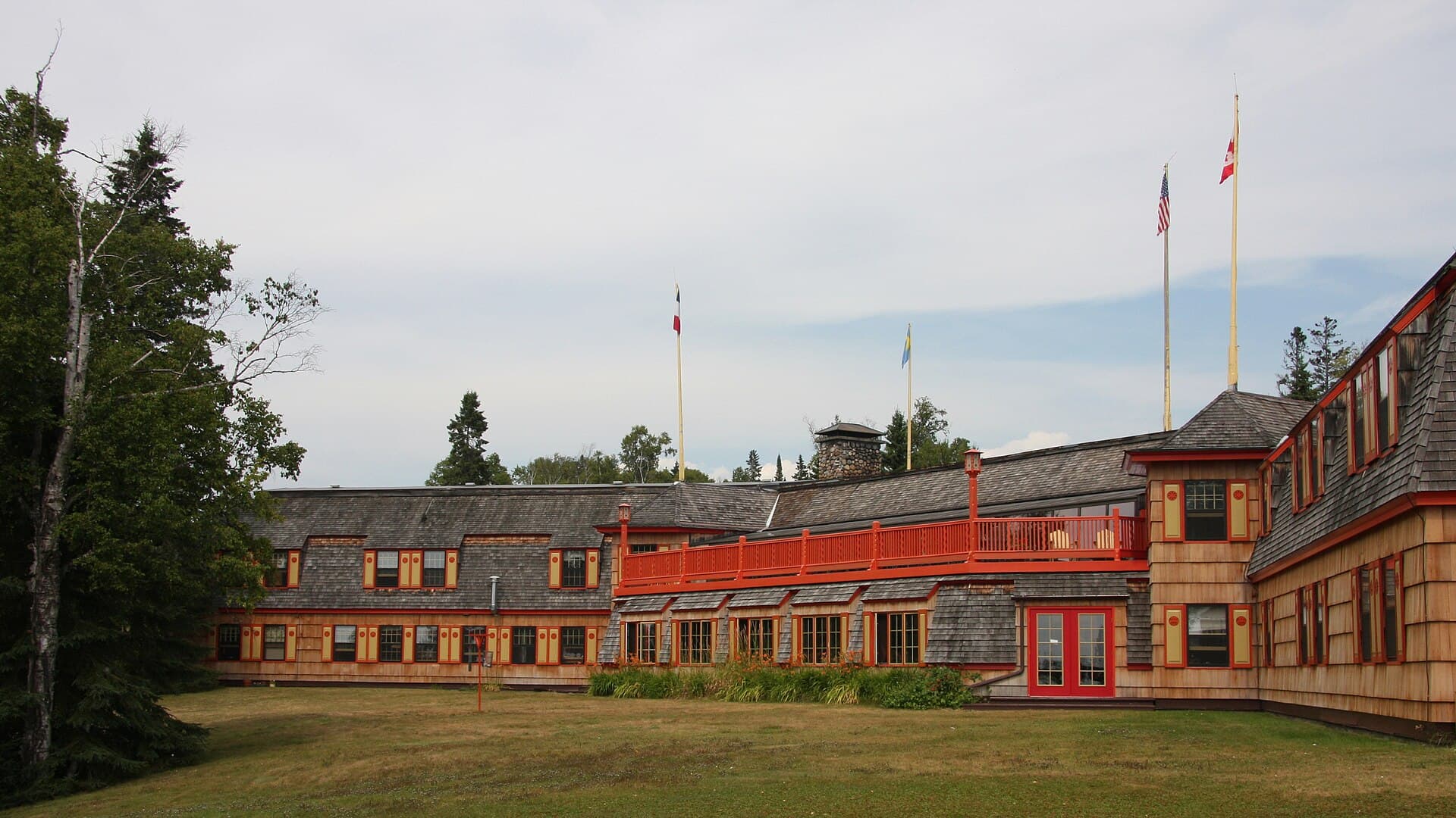 Naniboujou Lodge (via Wikimedia Commons, GFDL 1.2)