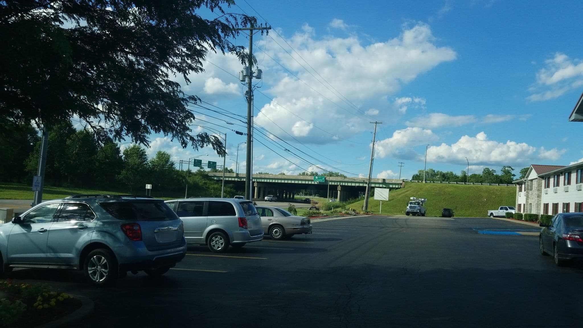 Street view near Super 8, Gallipolis — © jbthemilker (CC BY-SA · Mapillary)