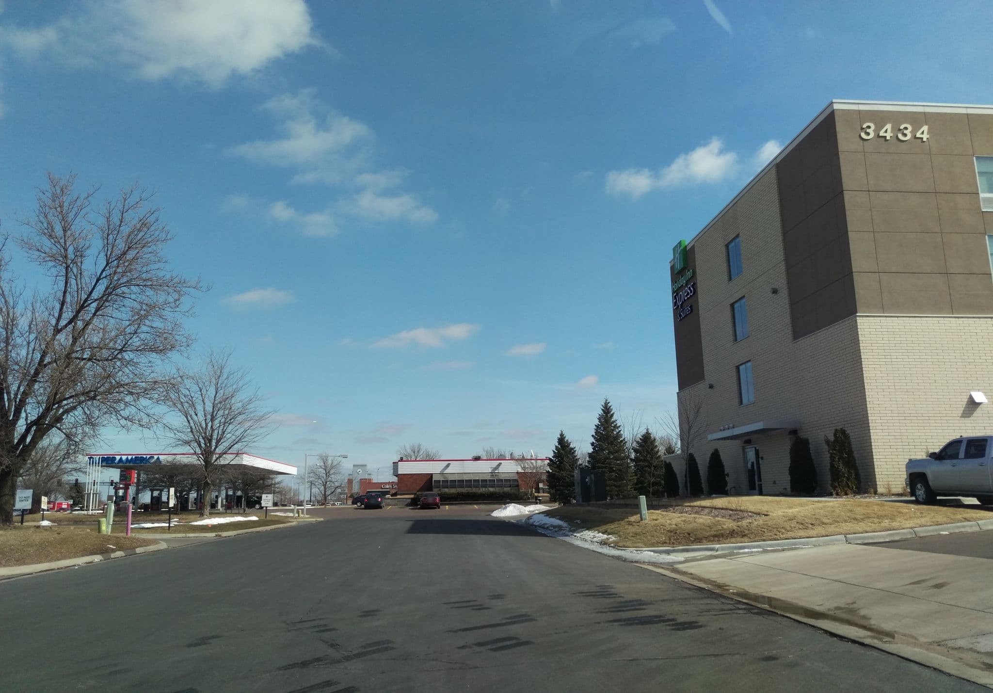 Street view near Holiday Inn Express, Eagan — © fta (CC BY-SA · Mapillary)