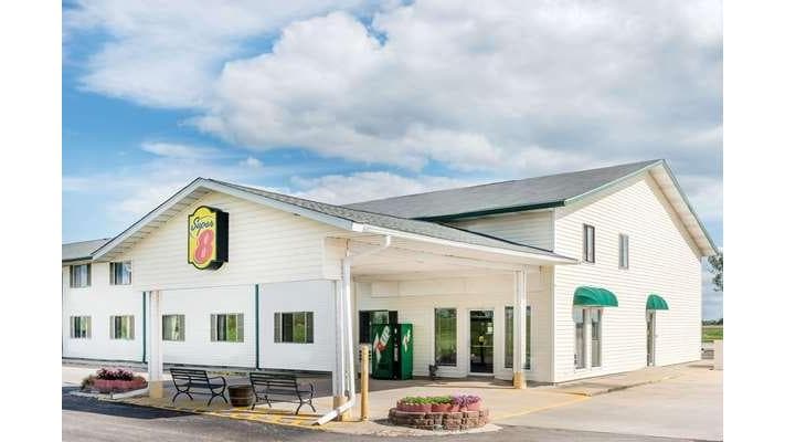 Super 8 by Wyndham Okawville, Motel in Okawville