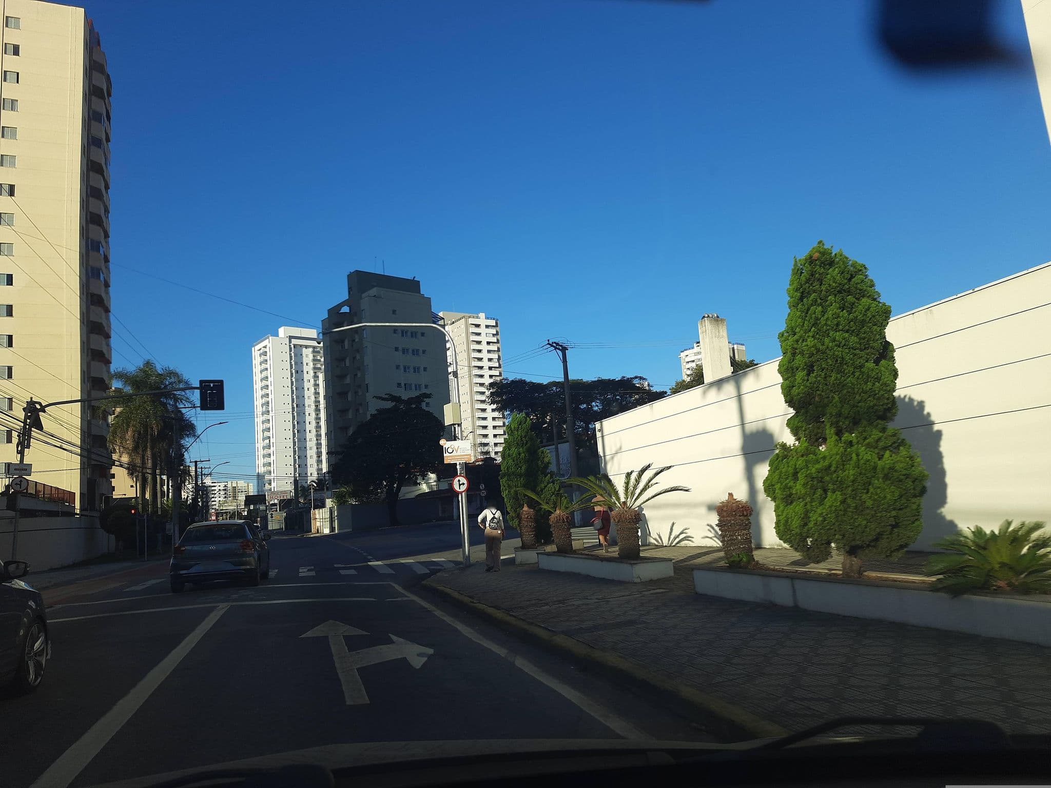 Street view near Ibis Taubaté, Taubaté — © alemenezes (CC BY-SA · Mapillary)