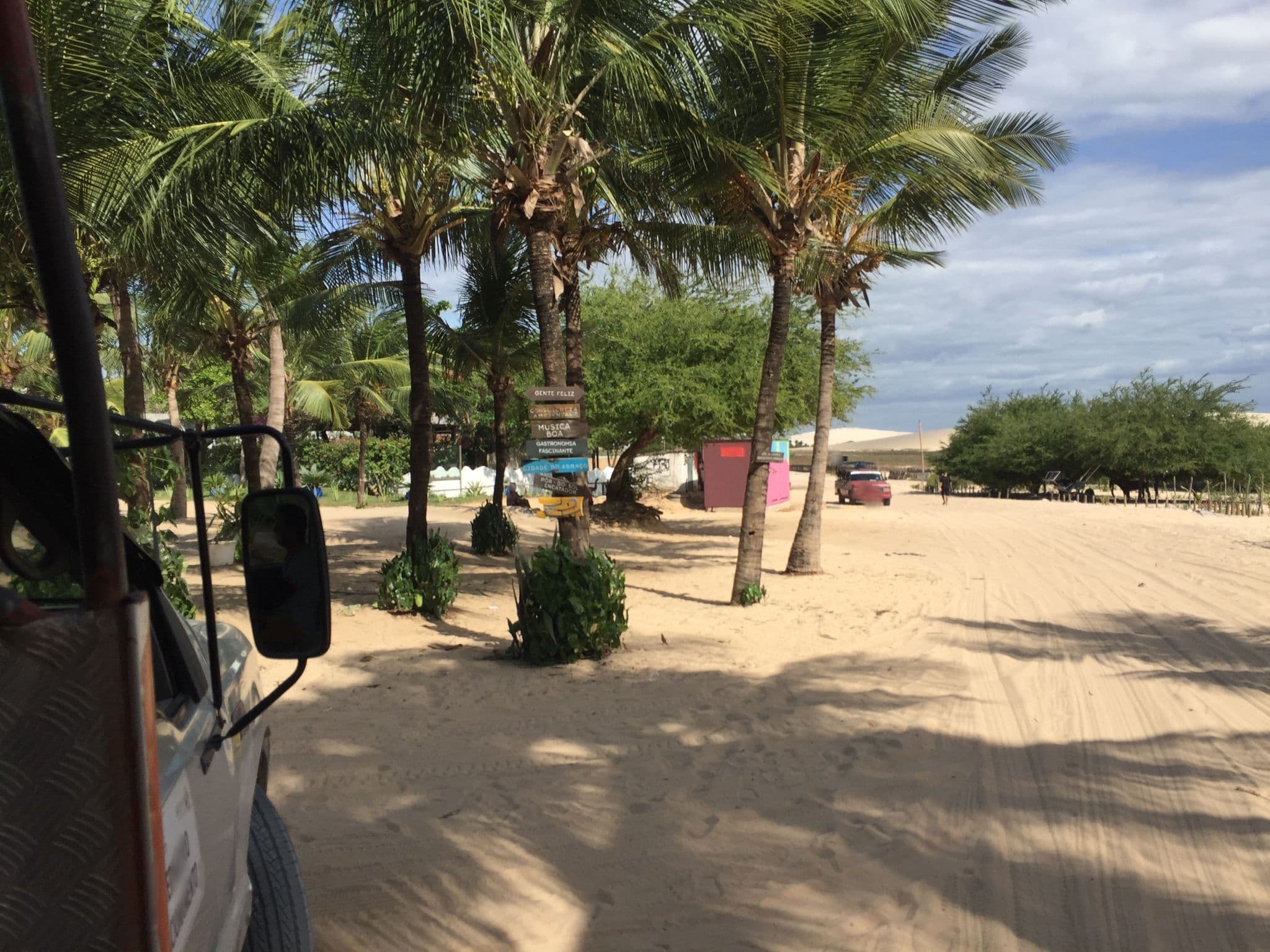 Street view near Vila Kalango, Jijoca de Jericoacoara — © wander (CC BY-SA · Mapillary)