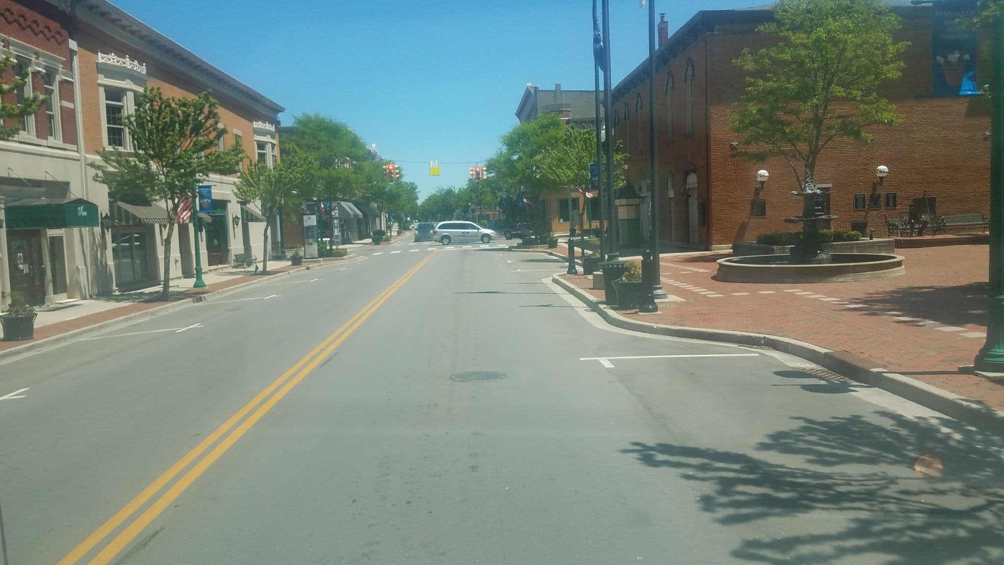 Street view near Hotel Versailles, Fort Loramie — © jbthemilker (CC BY-SA · Mapillary)