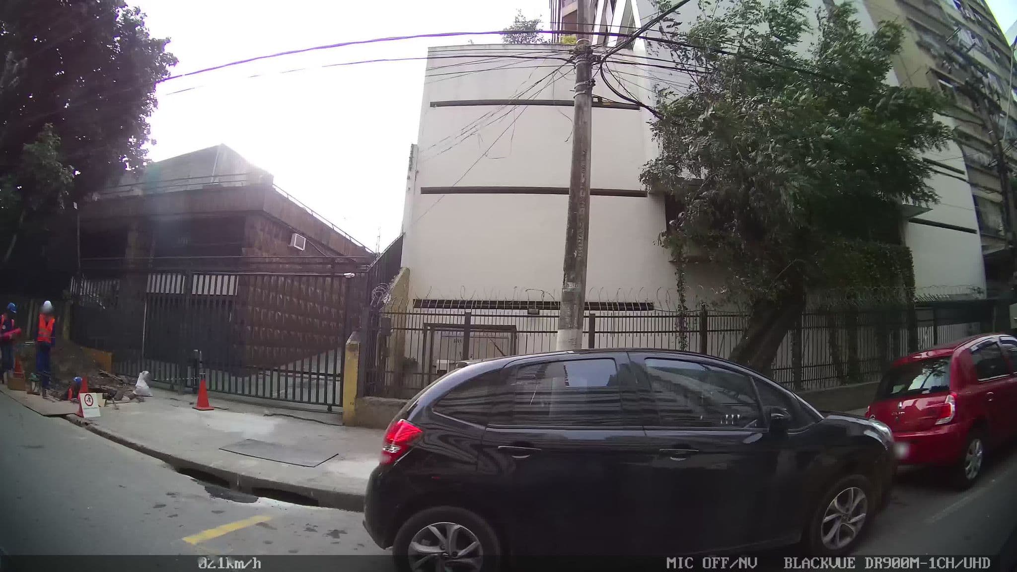 Street view near Tower Icarai Hotel, Niterói — © kaart_2 (CC BY-SA · Mapillary)