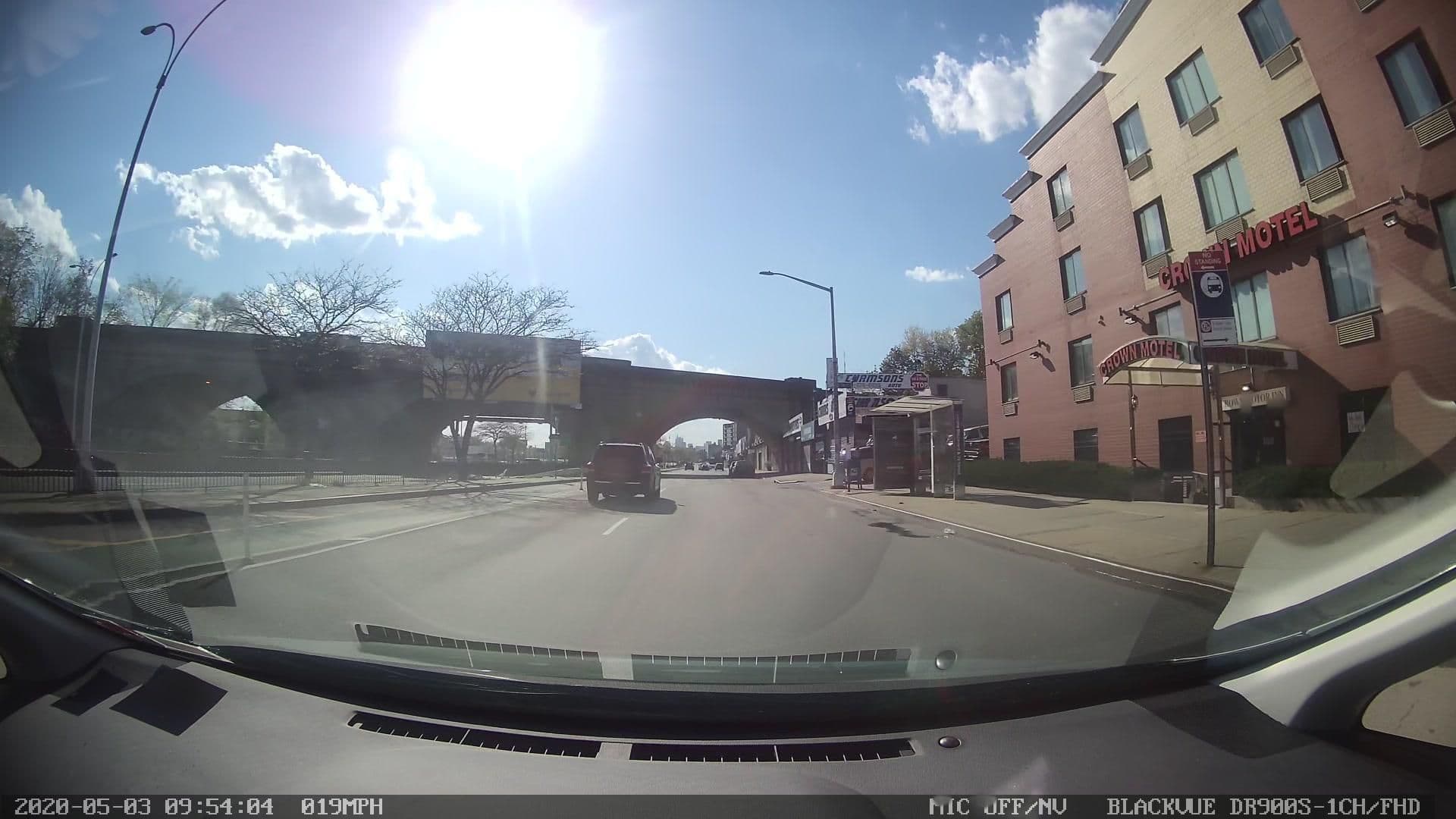 Street view near Crown Motel, Elmhurst — © farlab (CC BY-SA · Mapillary)