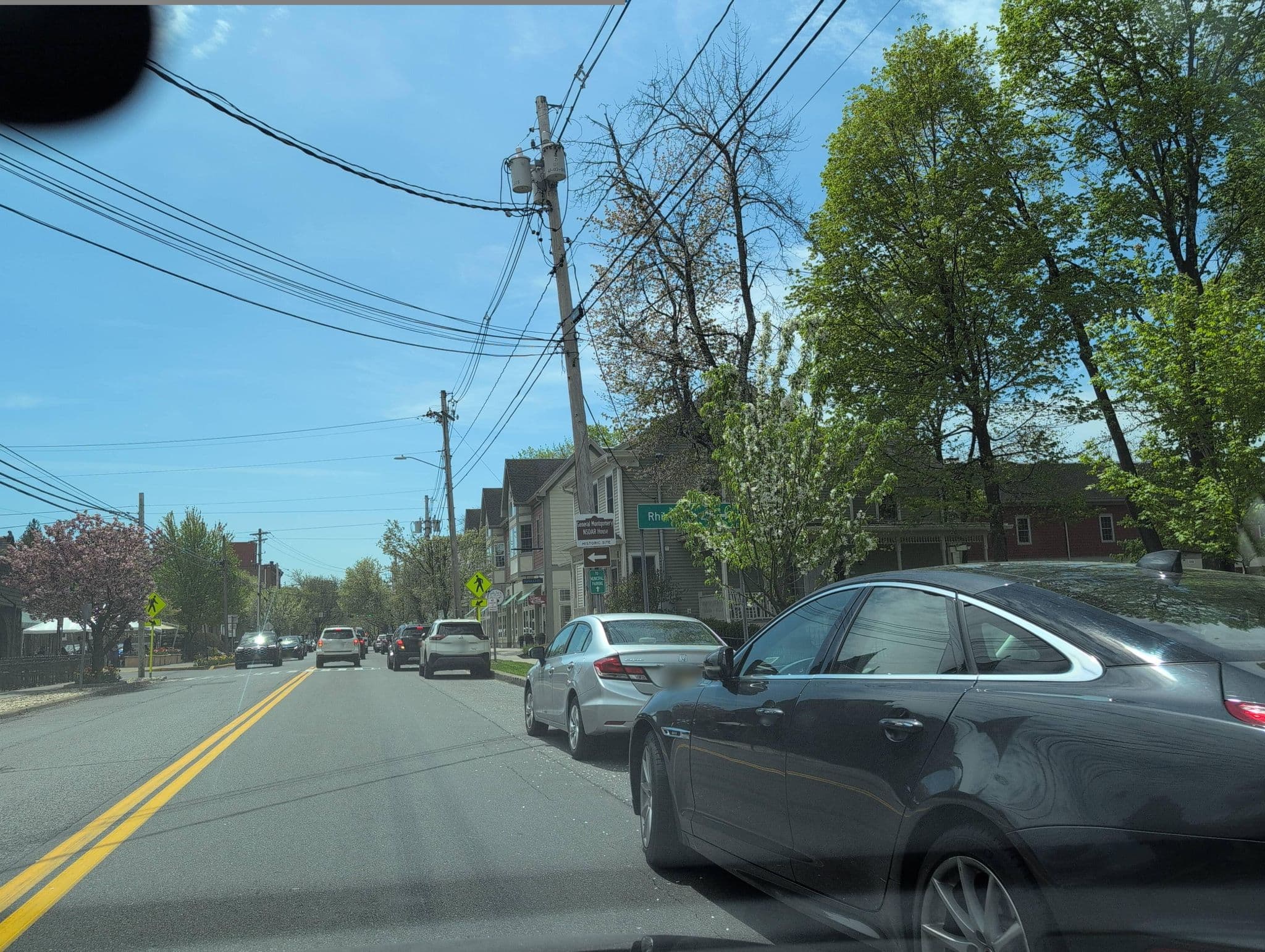 Street view near Delameter Inn, Rhinebeck — © alrekur (CC BY-SA · Mapillary)