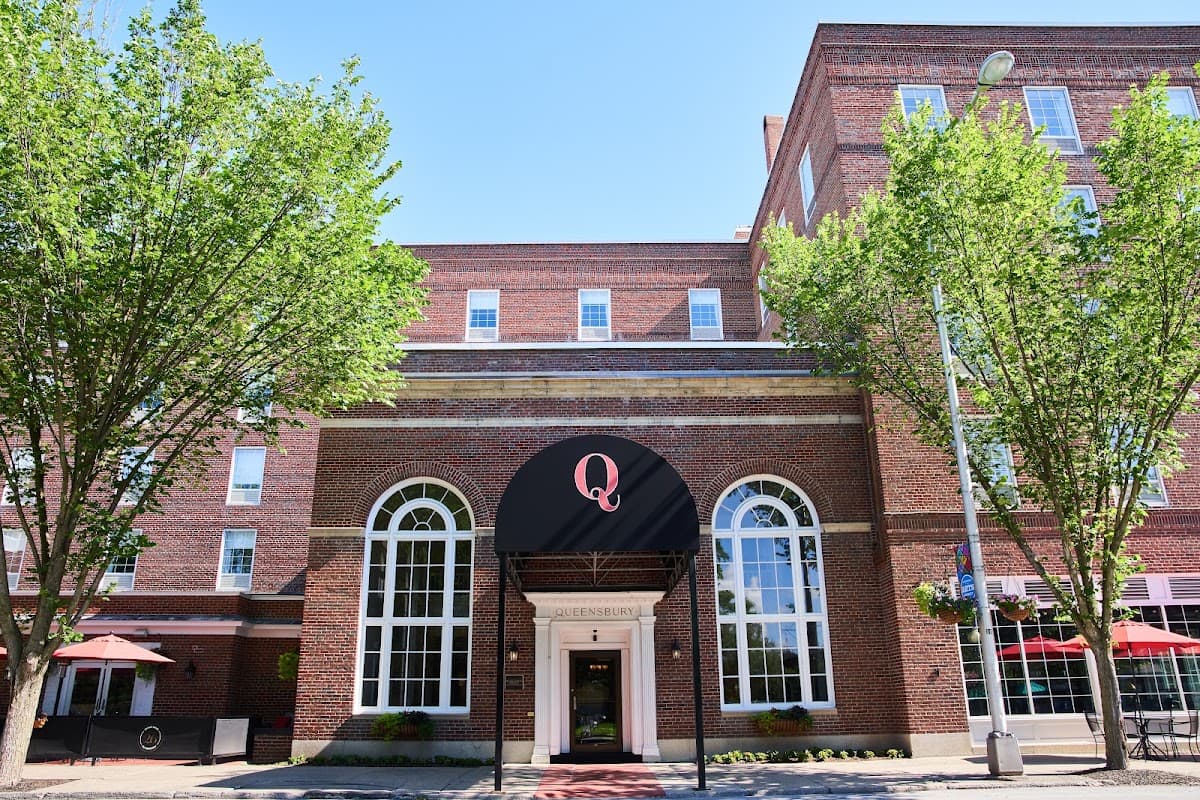 The Queensbury Hotel, Hotel in Glens Falls