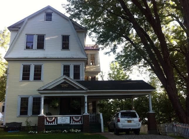 Partridge Cottage Guest House, Chalet in Saranac Lake