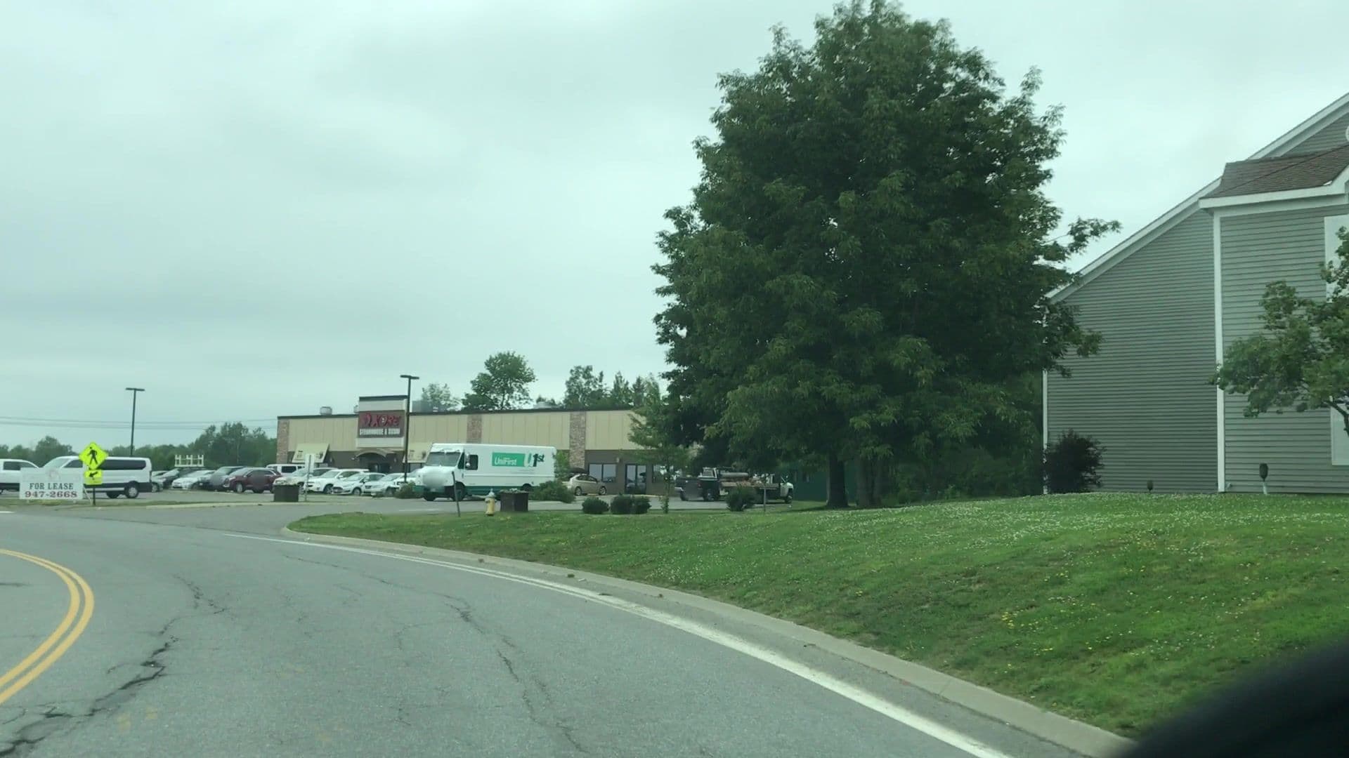 Street view near Country Inn at the Mall, Veazie — © lvl5 (CC BY-SA · Mapillary)
