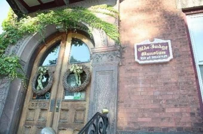 Olde Judge Mansion, Guesthouse in Green Island
