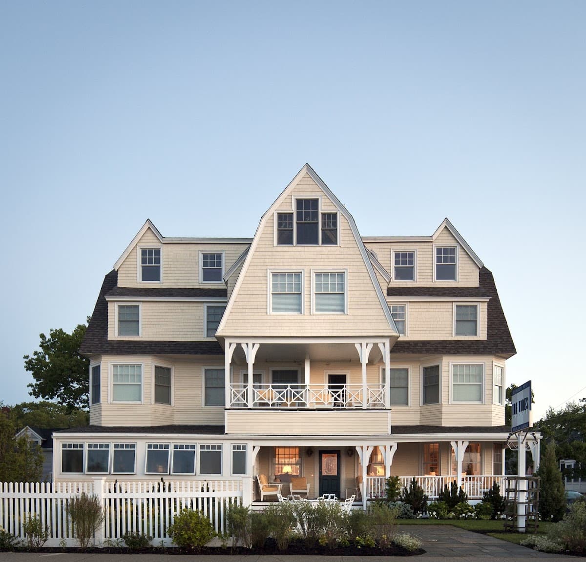 Tides Beach Club, Hotel in Arundel
