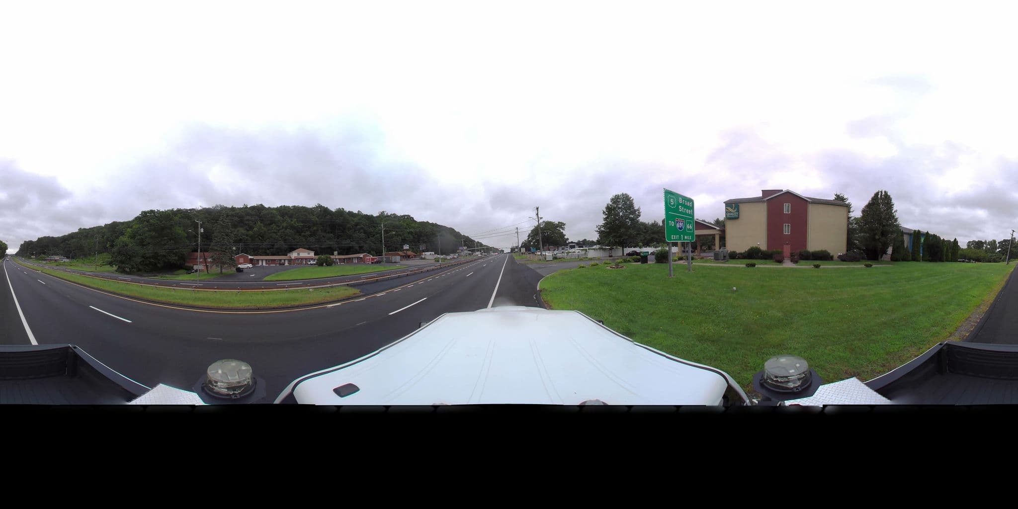 Street view near Quality Inn & Suites, Meriden — © ctroadway360 (CC BY-SA · Mapillary)