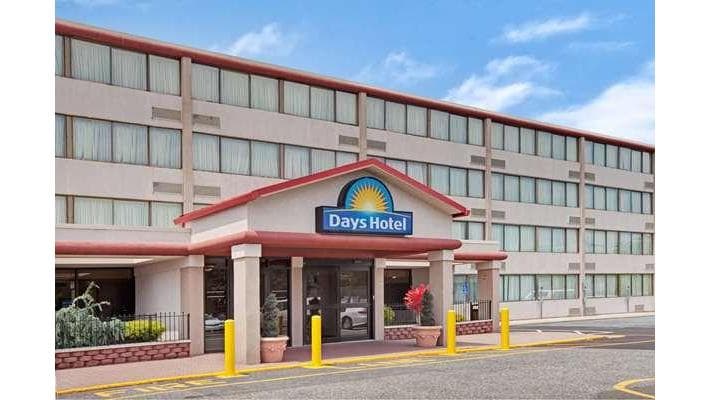Days Hotel by Wyndham East Brunswick Conference Center, Hotel in Milltown