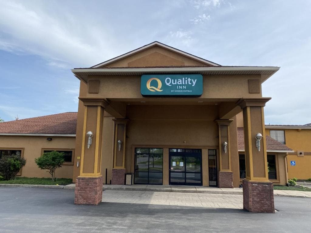 Quality Inn Near Walden Galleria Mall, Hotel in Sloan