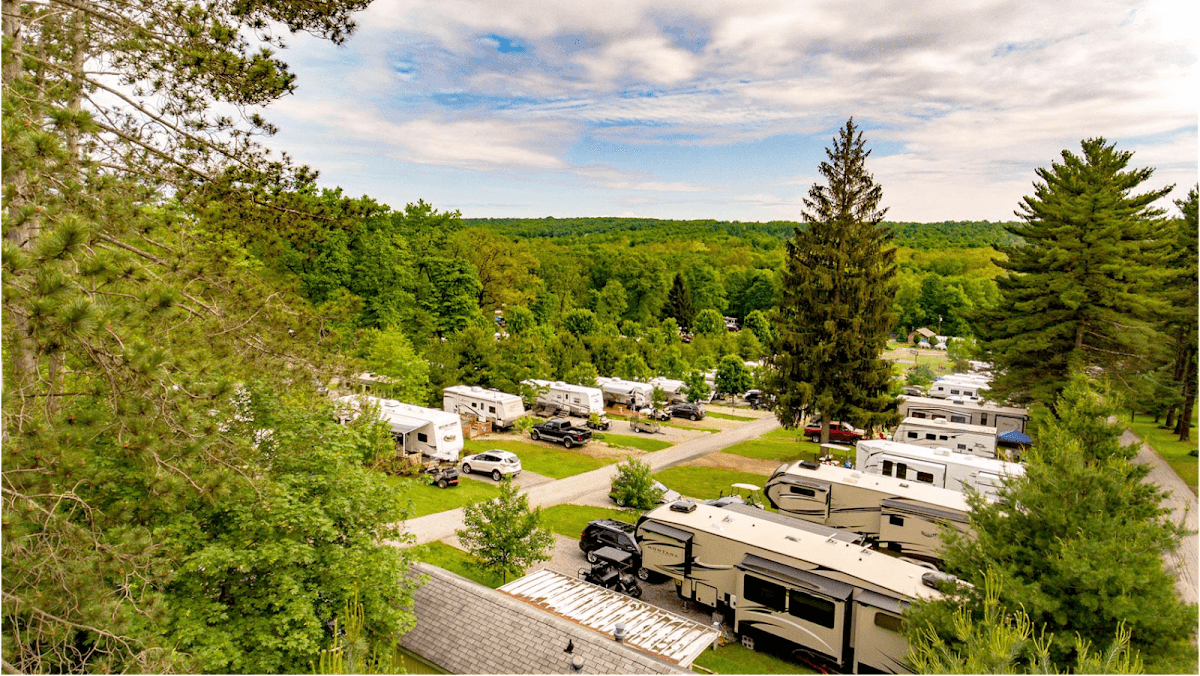 Adventure Bound Camping Resorts - Shenango Valley, Campsite in Reynolds Heights