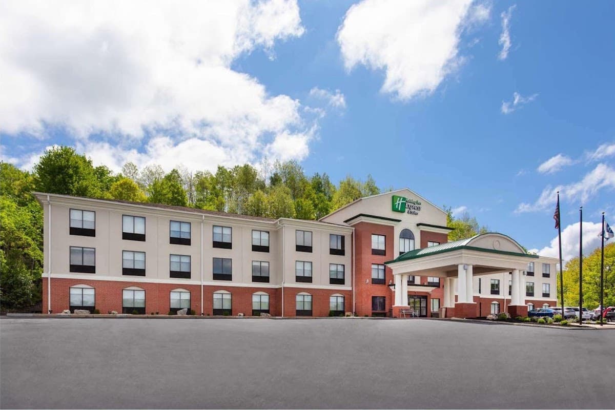 Holiday Inn Express & Suites | DuBois, Hotel in Falls Creek