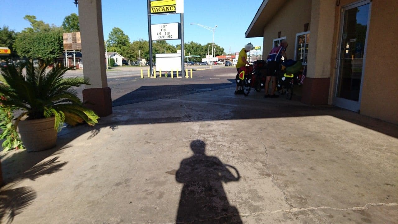 Street view near Econo Lodge, Baxter Springs — © voschix (CC BY-SA · Mapillary)