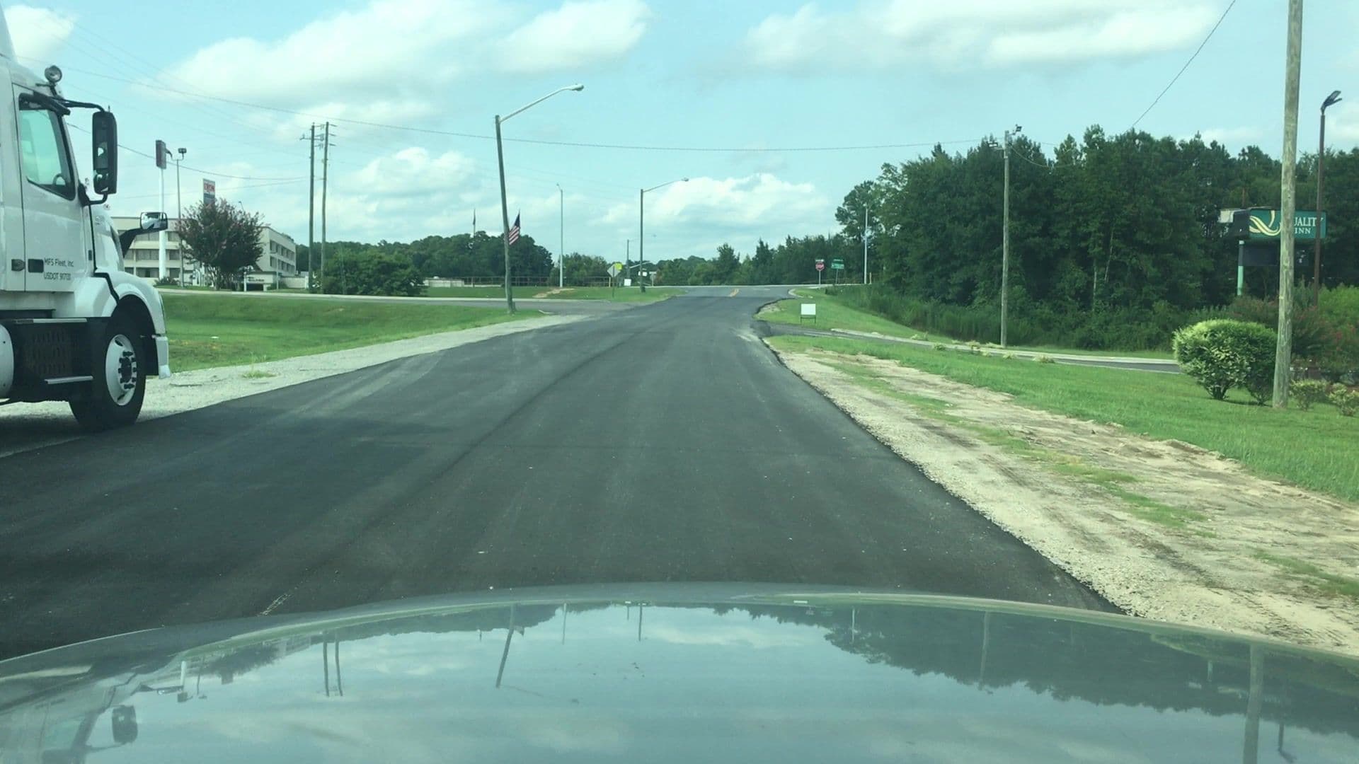 Street view near Quality Inn, Vander — © lvl5 (CC BY-SA · Mapillary)