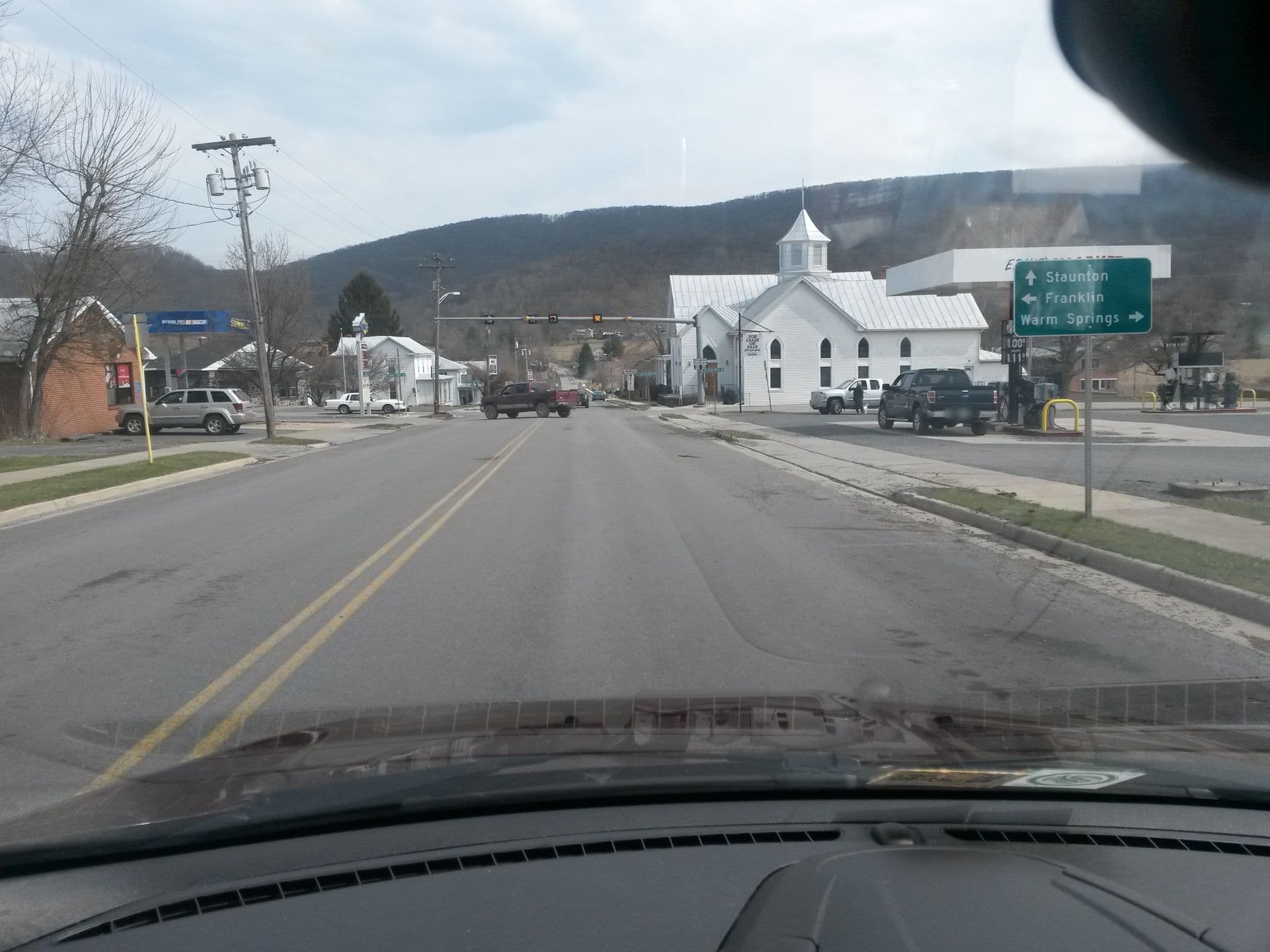 Street view near Montereu Inn, Marlinton — © kwrigh01 (CC BY-SA · Mapillary)