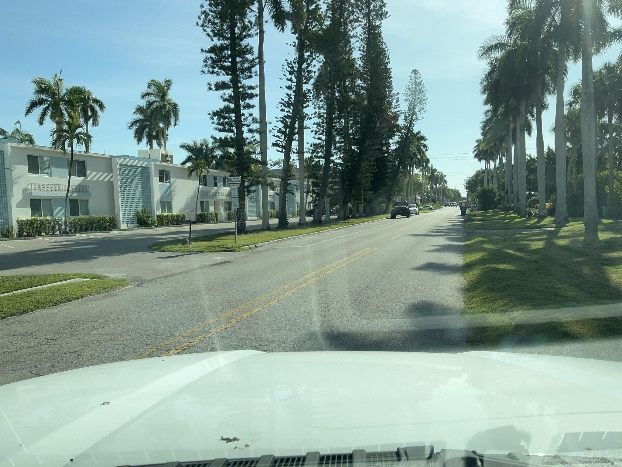 Street view near Mariner Apartments Motel, Naples — © robeh92 (CC BY-SA · Mapillary)