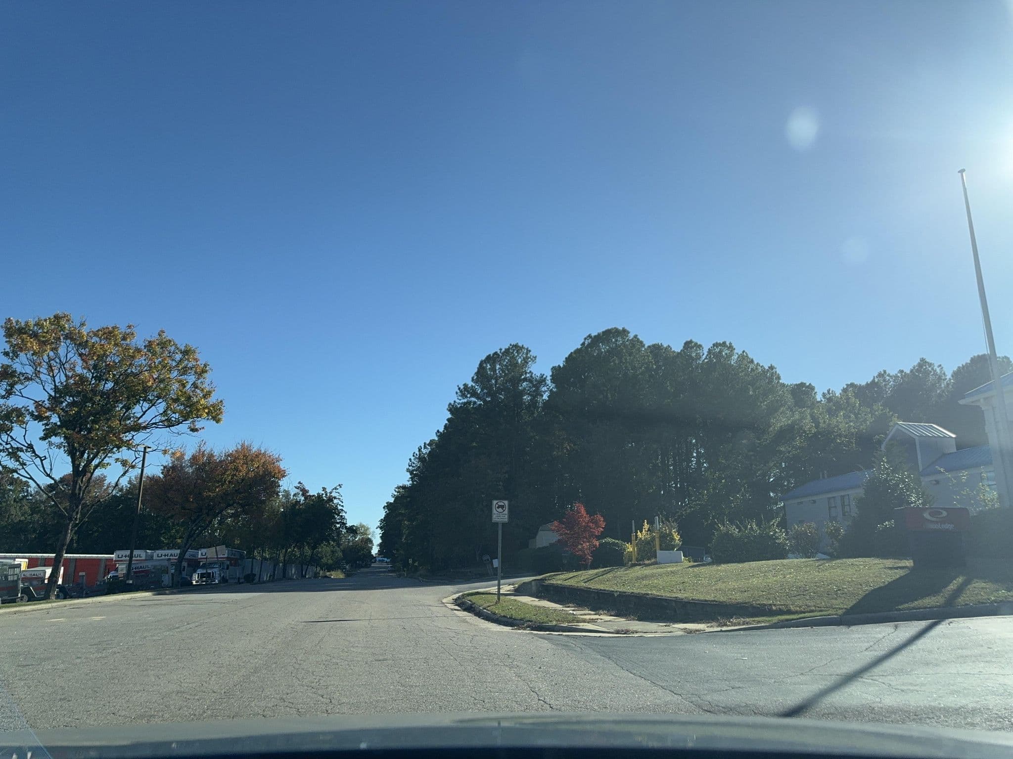 Street view near Econo Lodge, Knightdale — © _jcaruso (CC BY-SA · Mapillary)