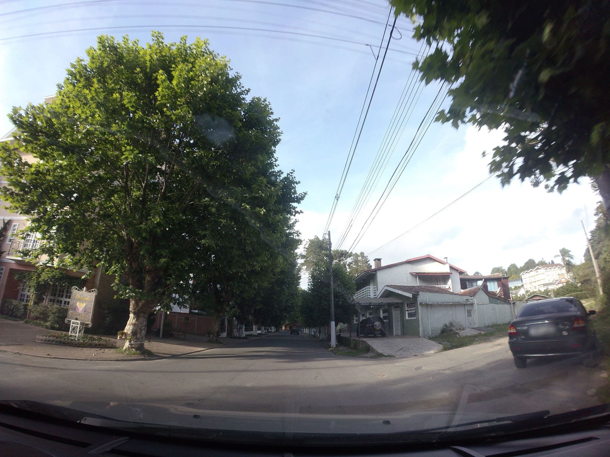 Street view near Pousada Cheveny, Campos do Jordão — © andersoal (CC BY-SA · Mapillary)