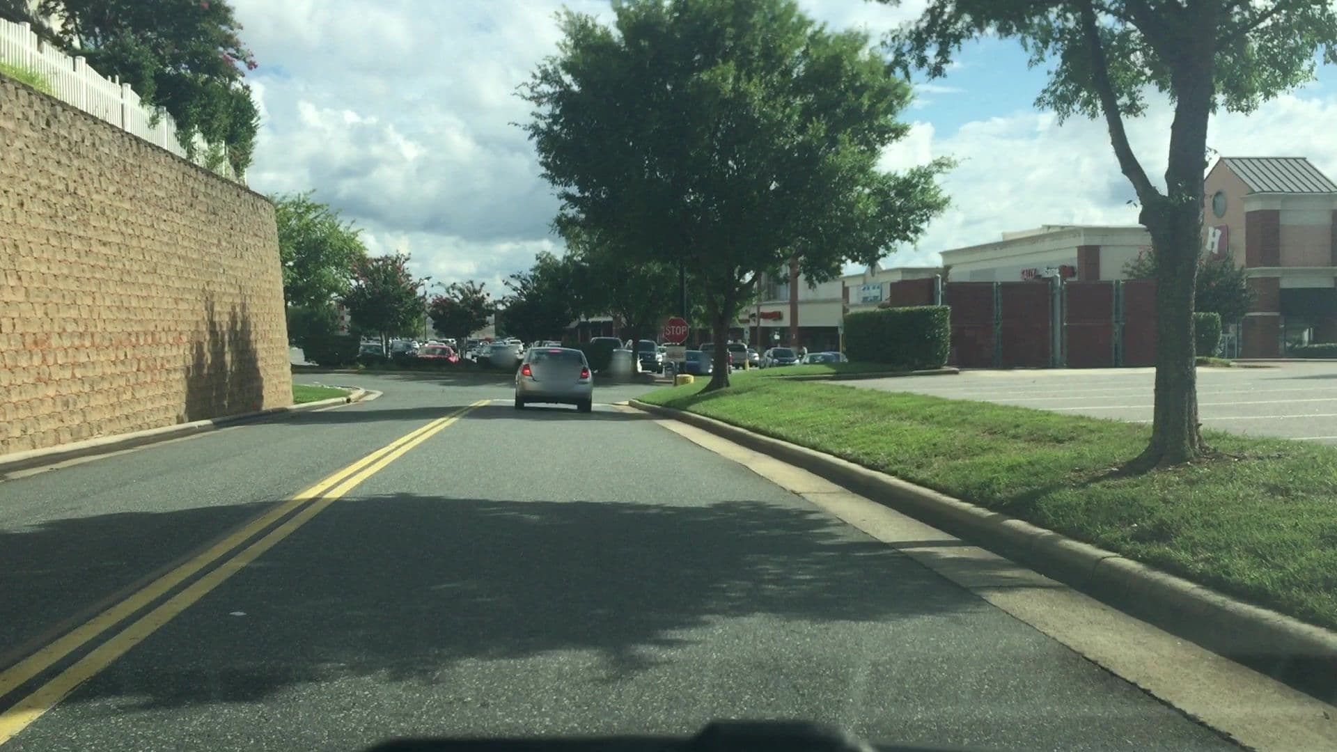 Street view near Holiday Inn Express & Suites Mooresville - Lake Norman, Mooresville — © lvl5 (CC BY-SA · Mapillary)