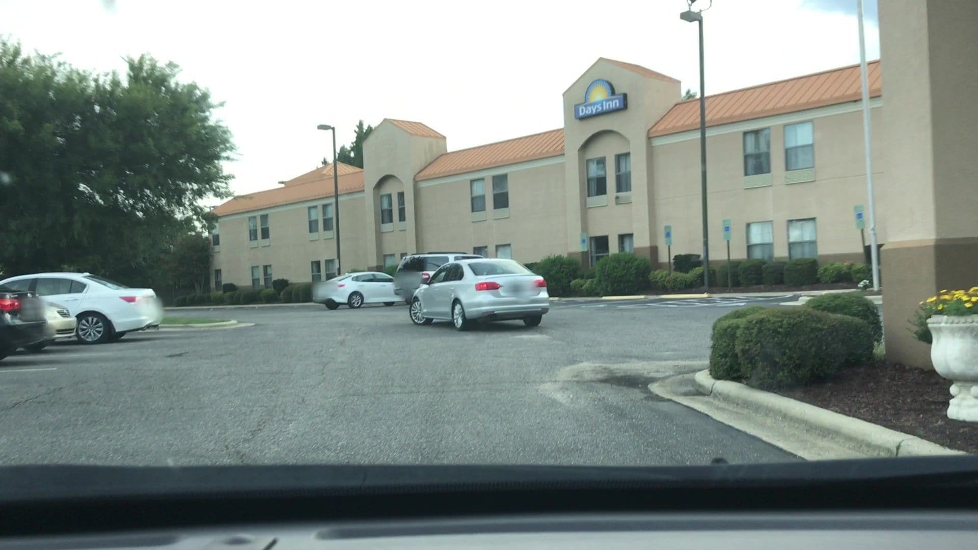 Street view near Country Inn & Suites, Dunn — © lvl5 (CC BY-SA · Mapillary)
