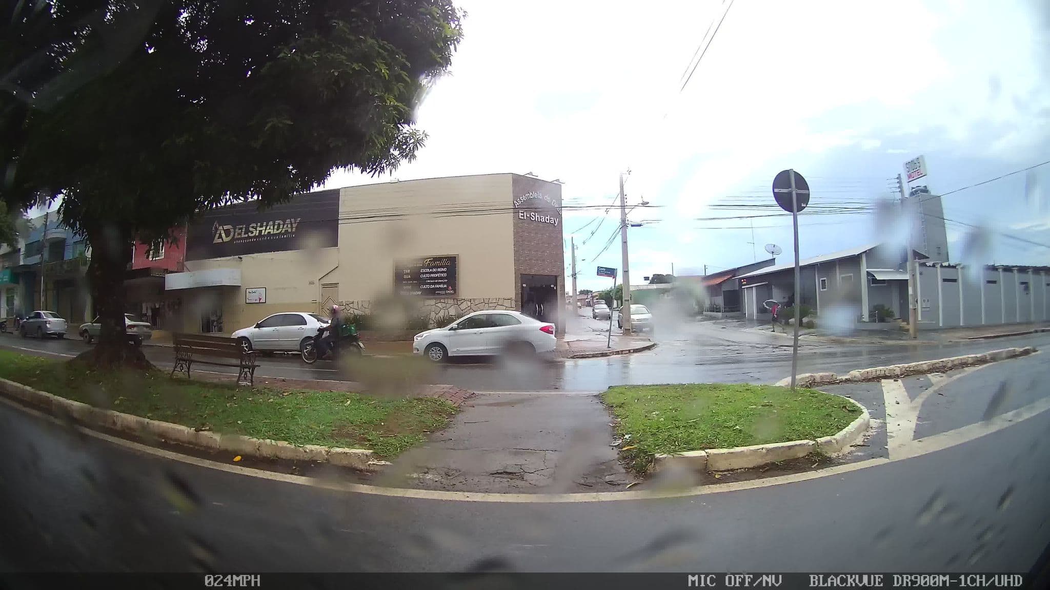 Street view near Snob's Motel, Anápolis — © kaart_4 (CC BY-SA · Mapillary)